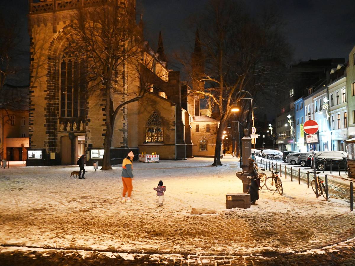 Schnee in Köln in der Severinstraße. Foto vom 7. Januar 2026.