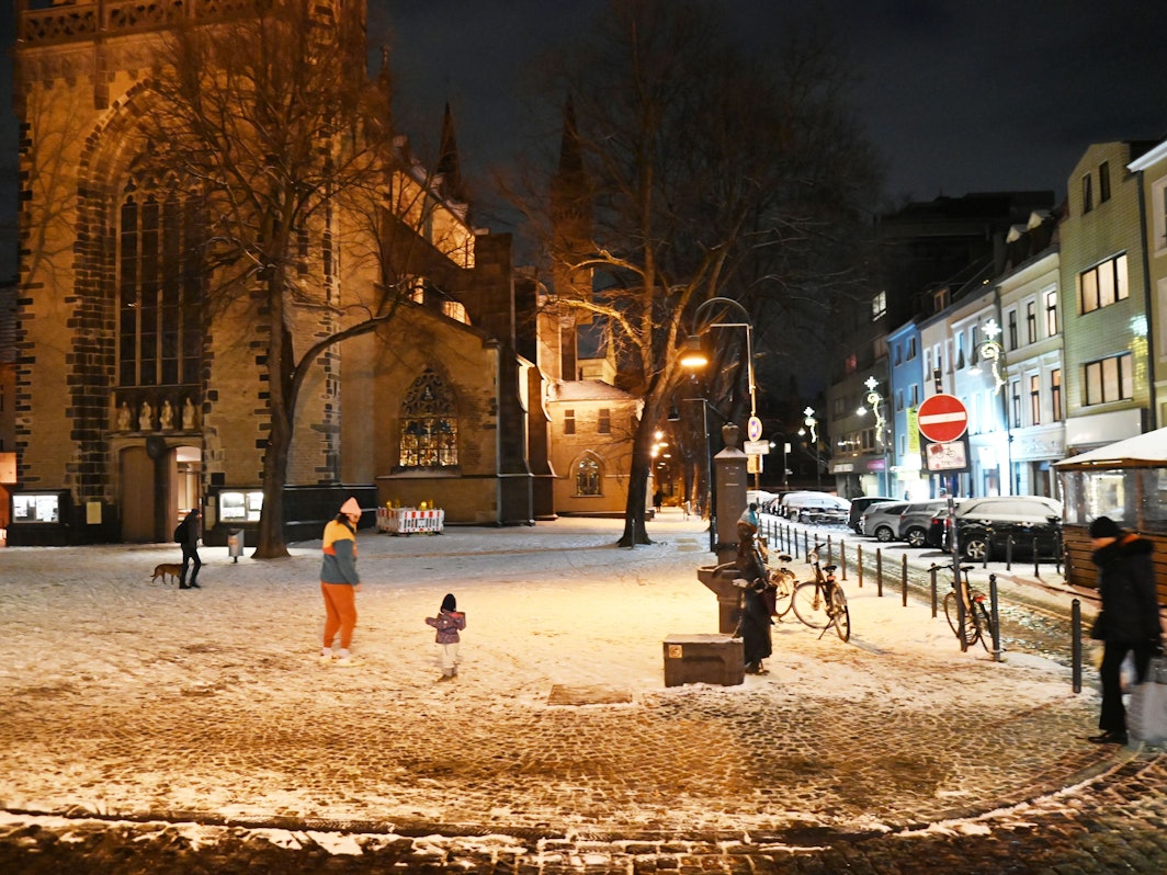 Schnee in Köln in der Severinstraße. Foto vom 7. Januar 2026.