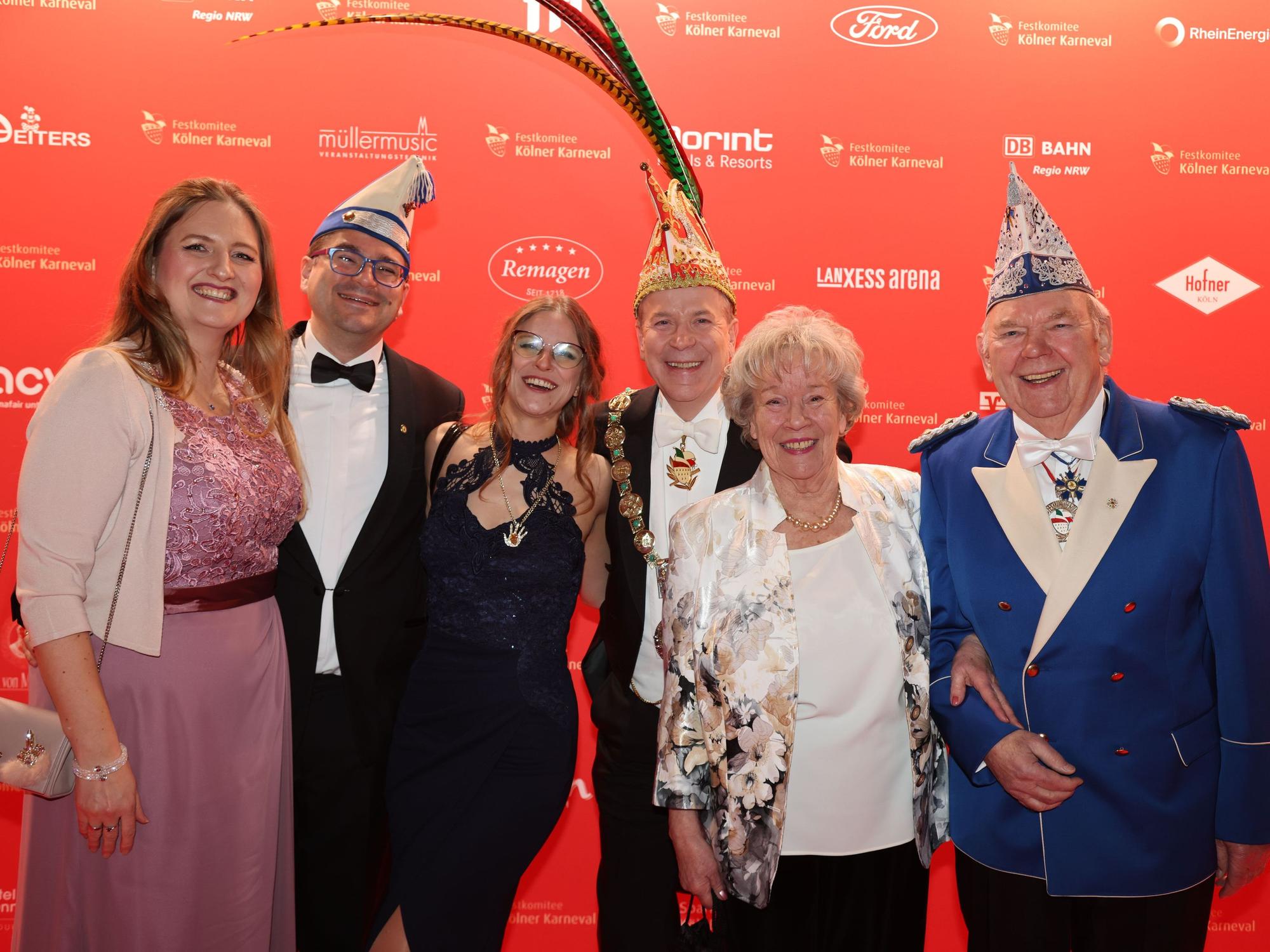 Christoph Kuckelkorn mit seiner Familie bei der Proklamation.