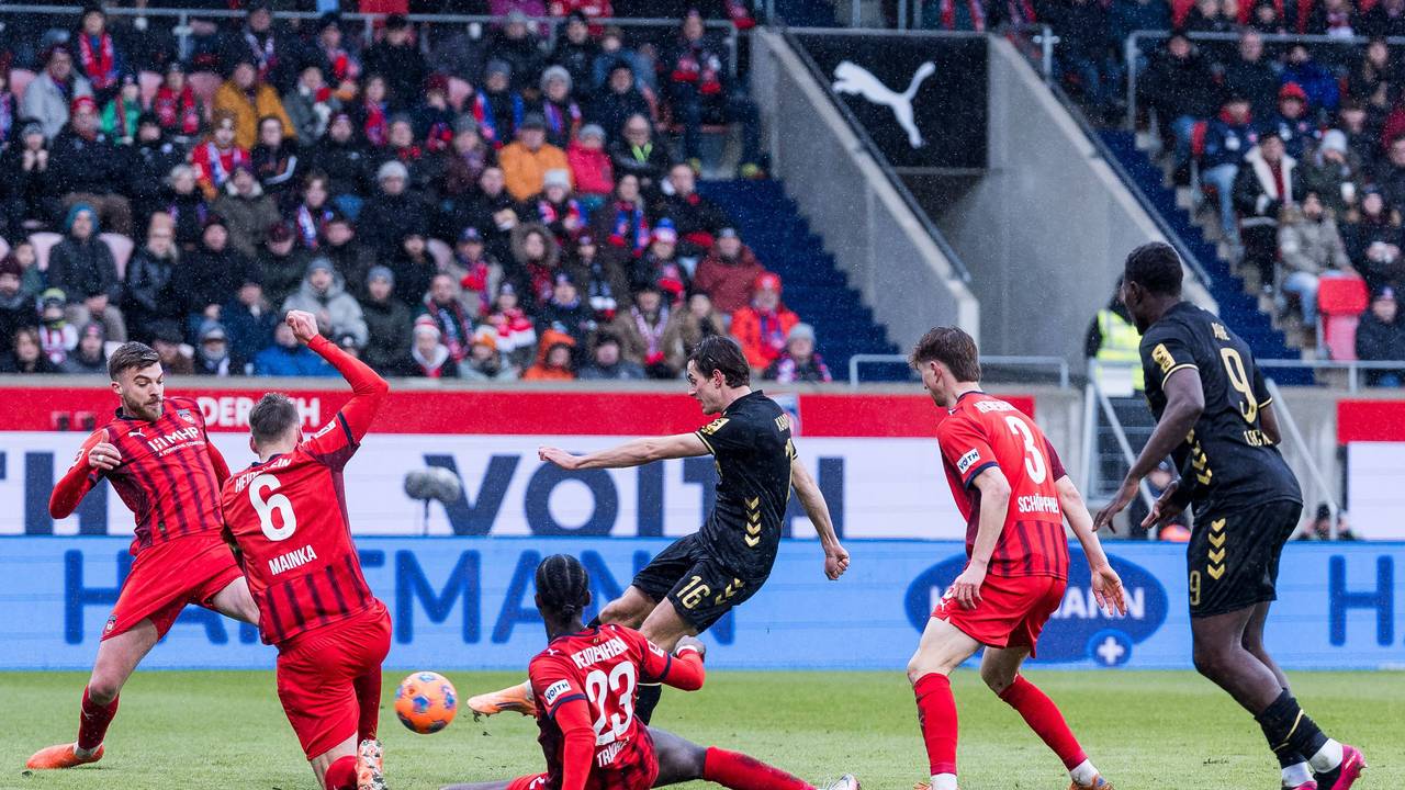 Jakub Kaminski (1. FC Köln) mit einem Abschluss am 10. Januar 2026 beim 1. FC Heidenheim.