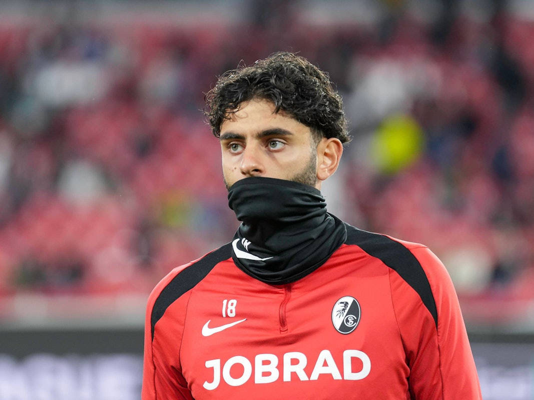 Eren Dinkci als Ersatzspieler bei einer Partie des SC Freiburg.