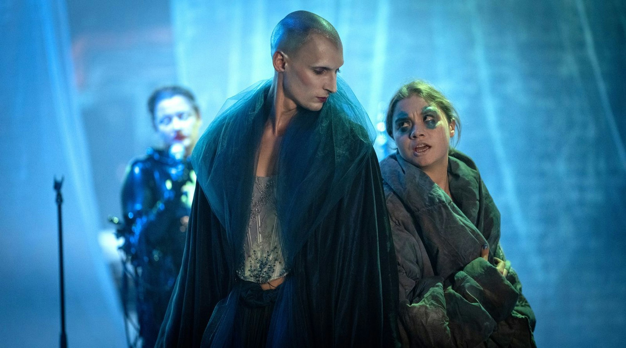 Der exzentrische Sänger - und Mensch - David Deycks (Marcel Jacqueline Gisdol) und Valerie Schmitt (Hannah Schiller) proben für eine Metal-Oper. (Bild: WDR/Thomas Kost)