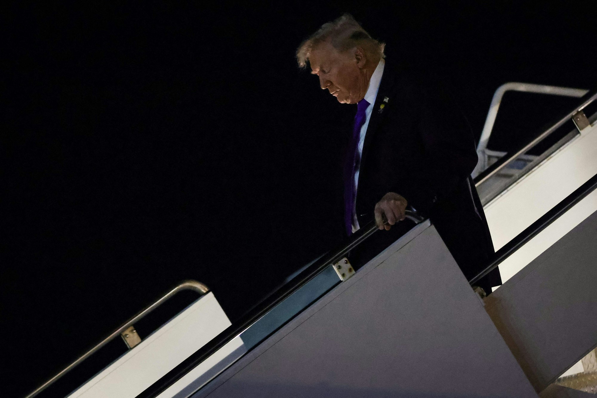 US-Präsident Donald Trump verlässt am Freitag (9. Januar) die Air Force One in Florida: Trump droht dem nächsten Staat.