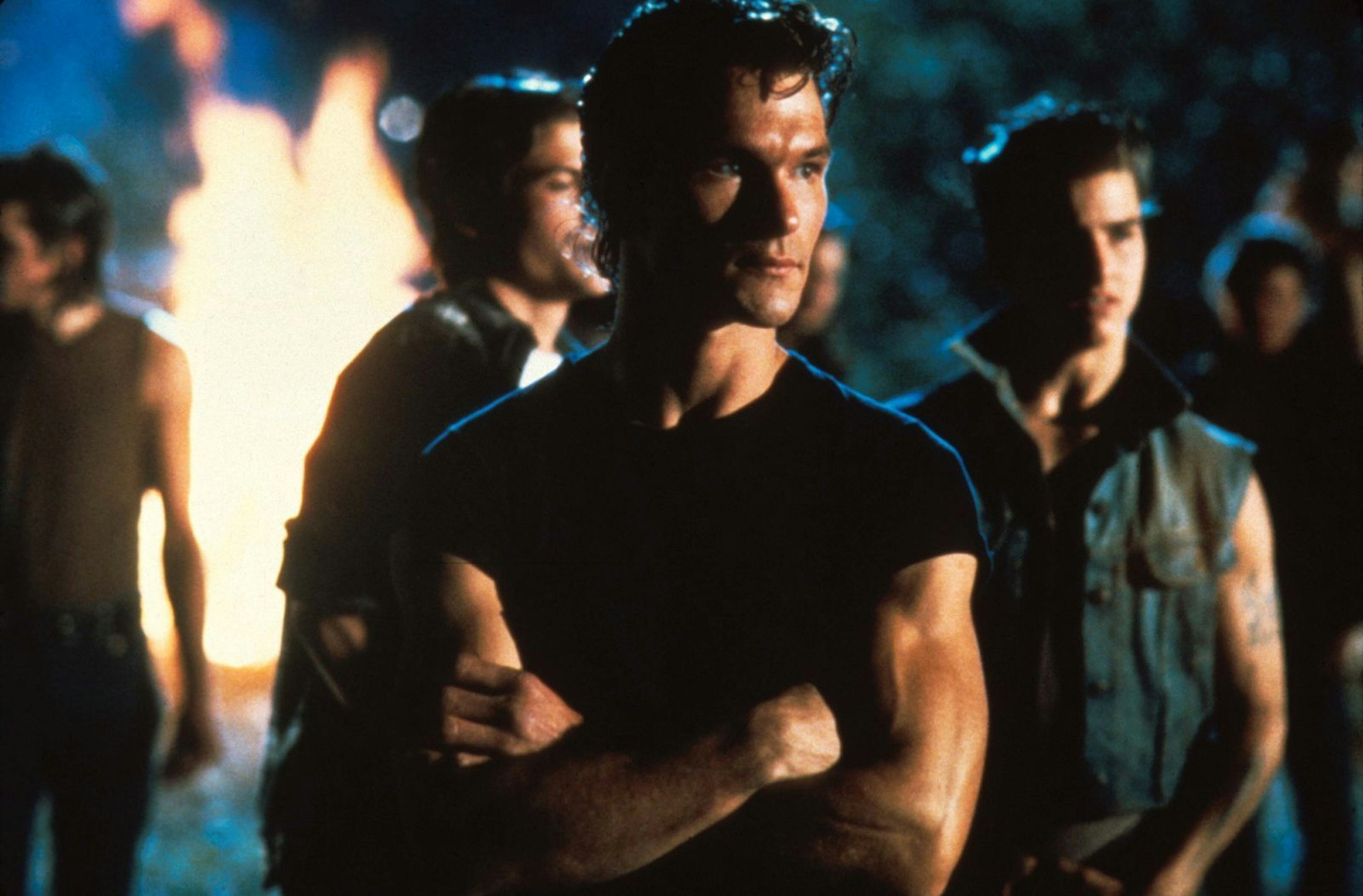 Seit dem Unfalltod seiner Eltern muss sich Darrel Curtis (Patrick Swayze) um seinen kleinen Bruder kümmern - keine leichte Aufgabe, denn der Junge steckt in enormen Schwierigkeiten. (Bild: SWR/rbb/1983 Pony Boy Inc./Zoetrope Corporation)