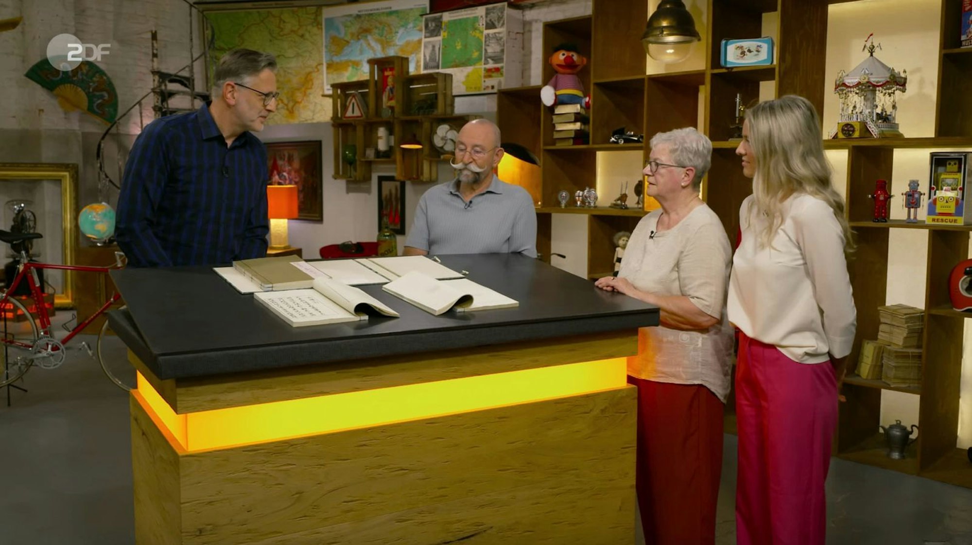 Irmgard und Marlena aus Bayern wollten ein besonderes Konvolut verkaufen. (Bild: ZDF)