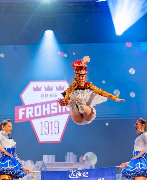Tanja Wolters fliegt bei der Sitzung durch die Luft.