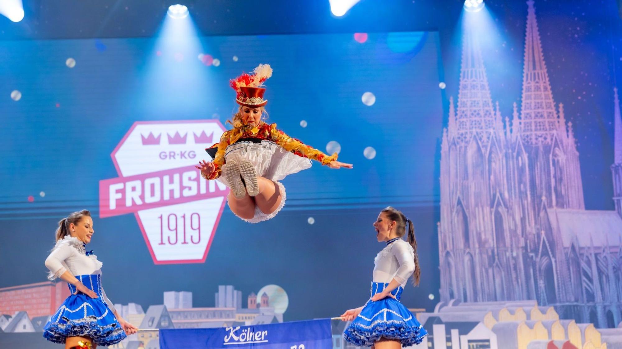 Tanja Wolters fliegt bei der Sitzung durch die Luft.
