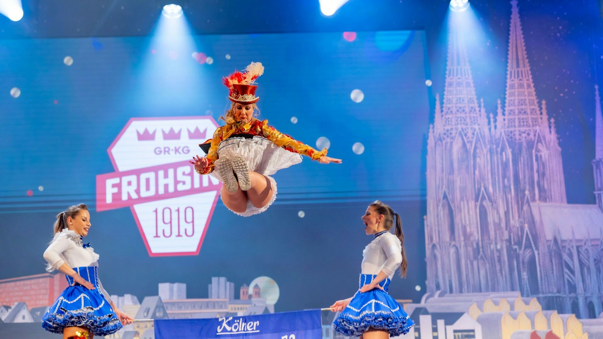 Tanja Wolters fliegt bei der Sitzung durch die Luft.