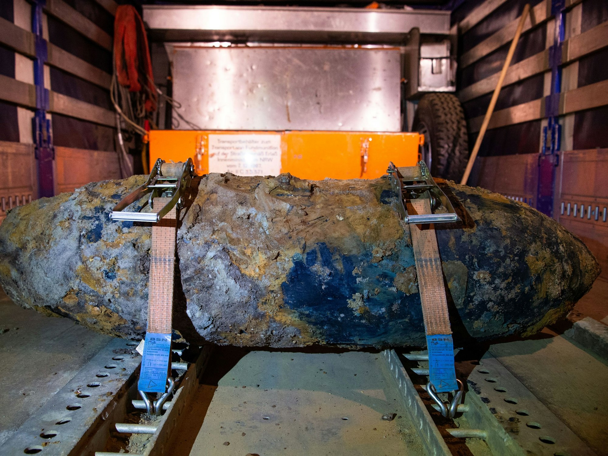 In Düsseldorf wurden zwei Weltkriegs-Bomben gefunden. Sie sollen noch heute entschärft werden.
