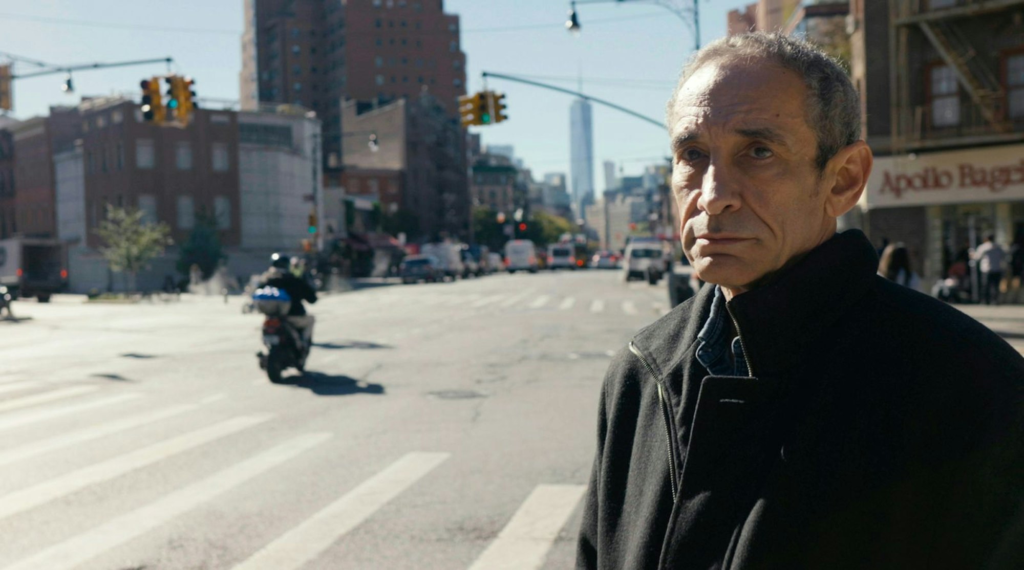 Auch Tech-Bosse haben Sorgen - und zwar vor dem Untergang der Zivilisation, wie der US-Autor Douglas Rushkoff zu berichten weiß. (Bild: WDR / Uri Shwartz)