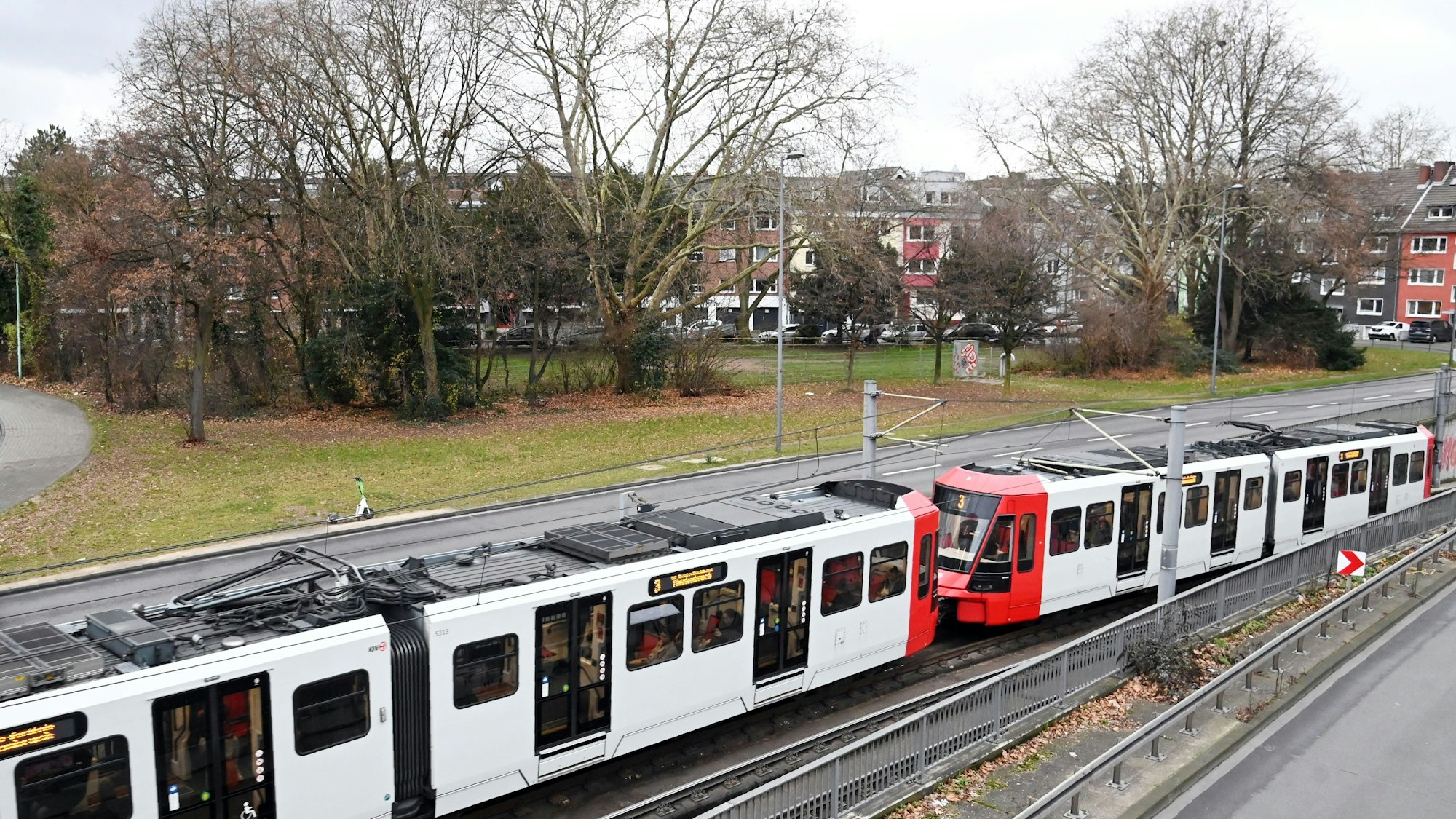 Das erste Kölner Suchthilfezentrum (SHZ) soll auf einer Fläche am Perlengraben/Wilhelm-Hoßdorf-Straße entstehen. Dort befinde sich eine kleine Wiese zwischen den beiden Straßen.