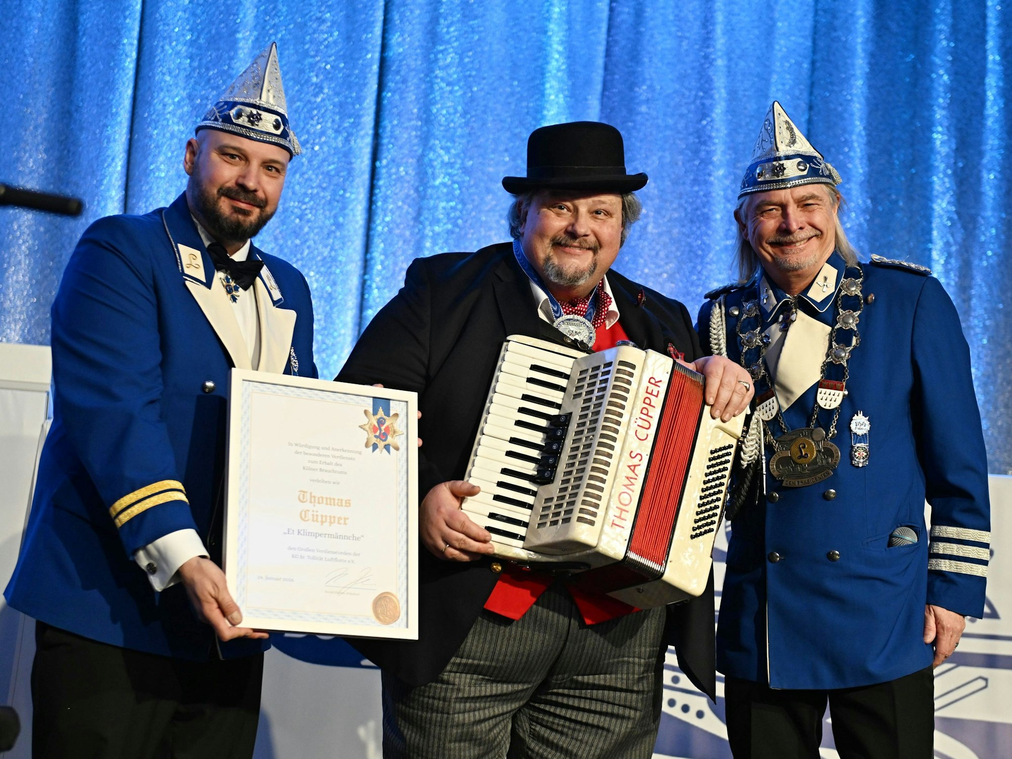 Thomas Cüpper erhält eine Auszeichnung bei der Luftflotte.