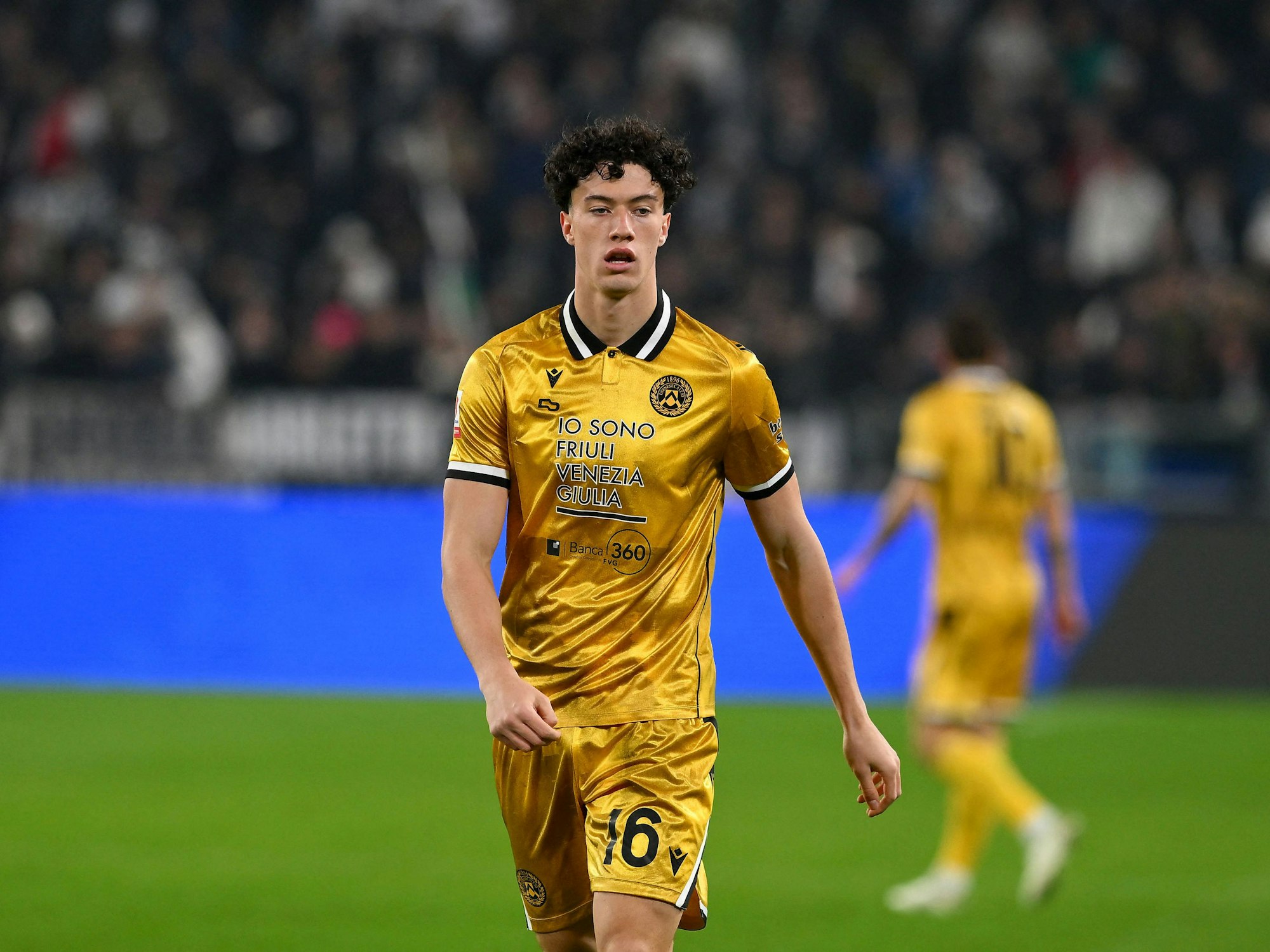 Matteo Palma im goldenen Trikot von Udinese Calcio.