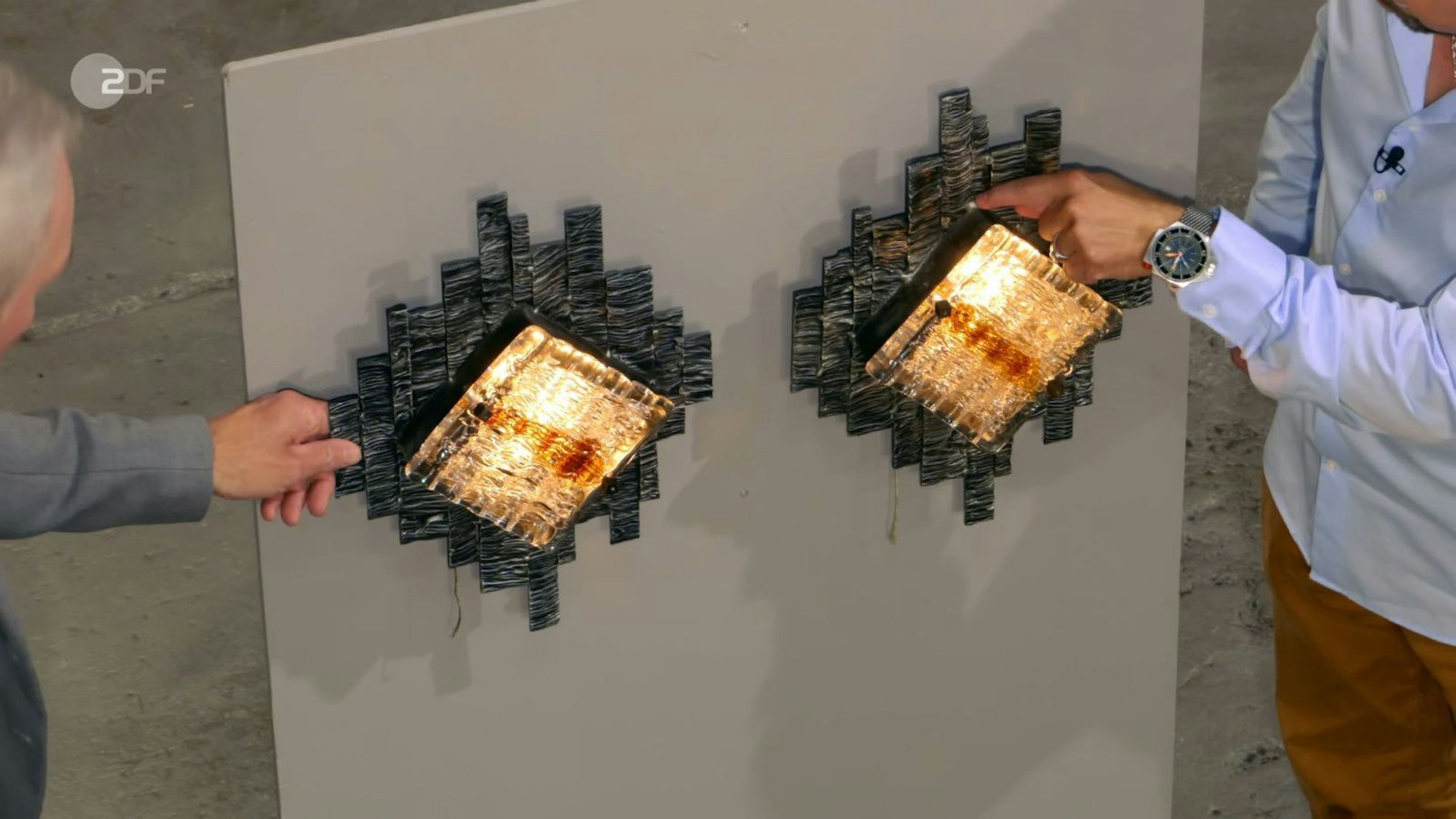 Für die „Interessanten Wandleuchten“ bezahlte Anaisio Guedes 150 Euro. (Bild: ZDF)