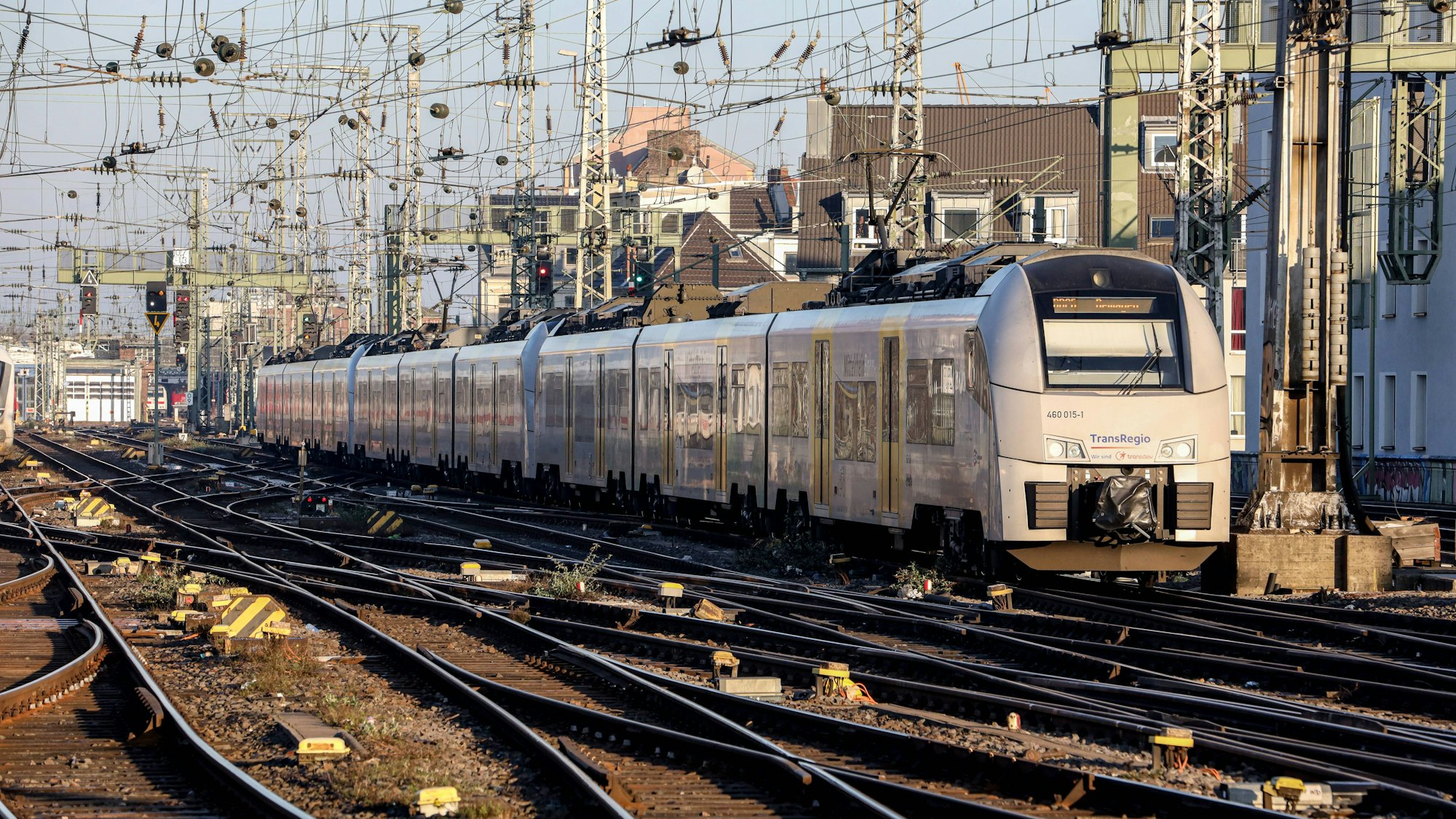 Die Mittelrheinbahn RB26 ist aktuell die einzige Bahn, die die Bahnhöfe Roisdorf und Sechtem in Bornheim anfährt. (Archivfoto)