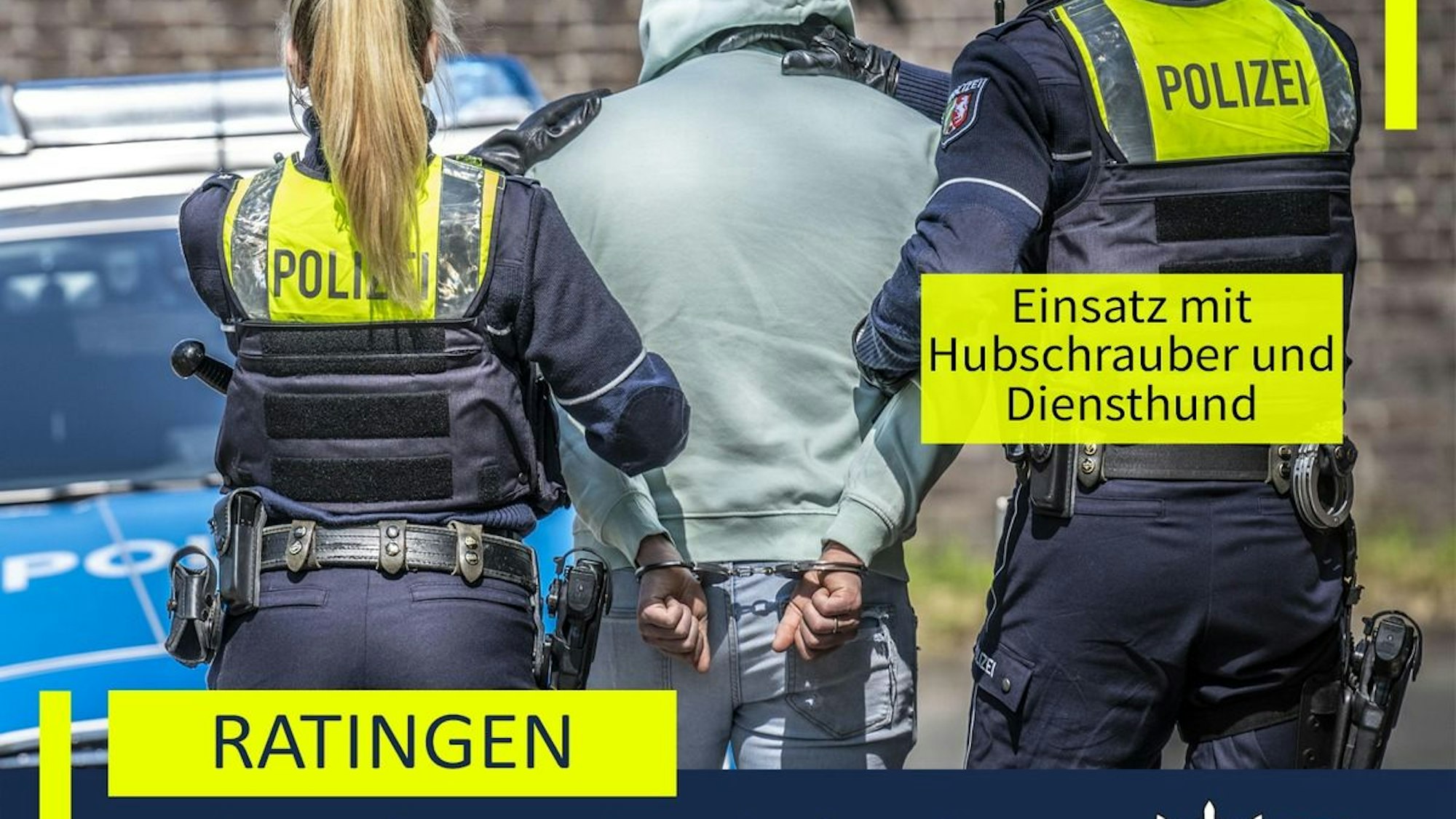 Ein Polizeihubschrauber am Himmel.