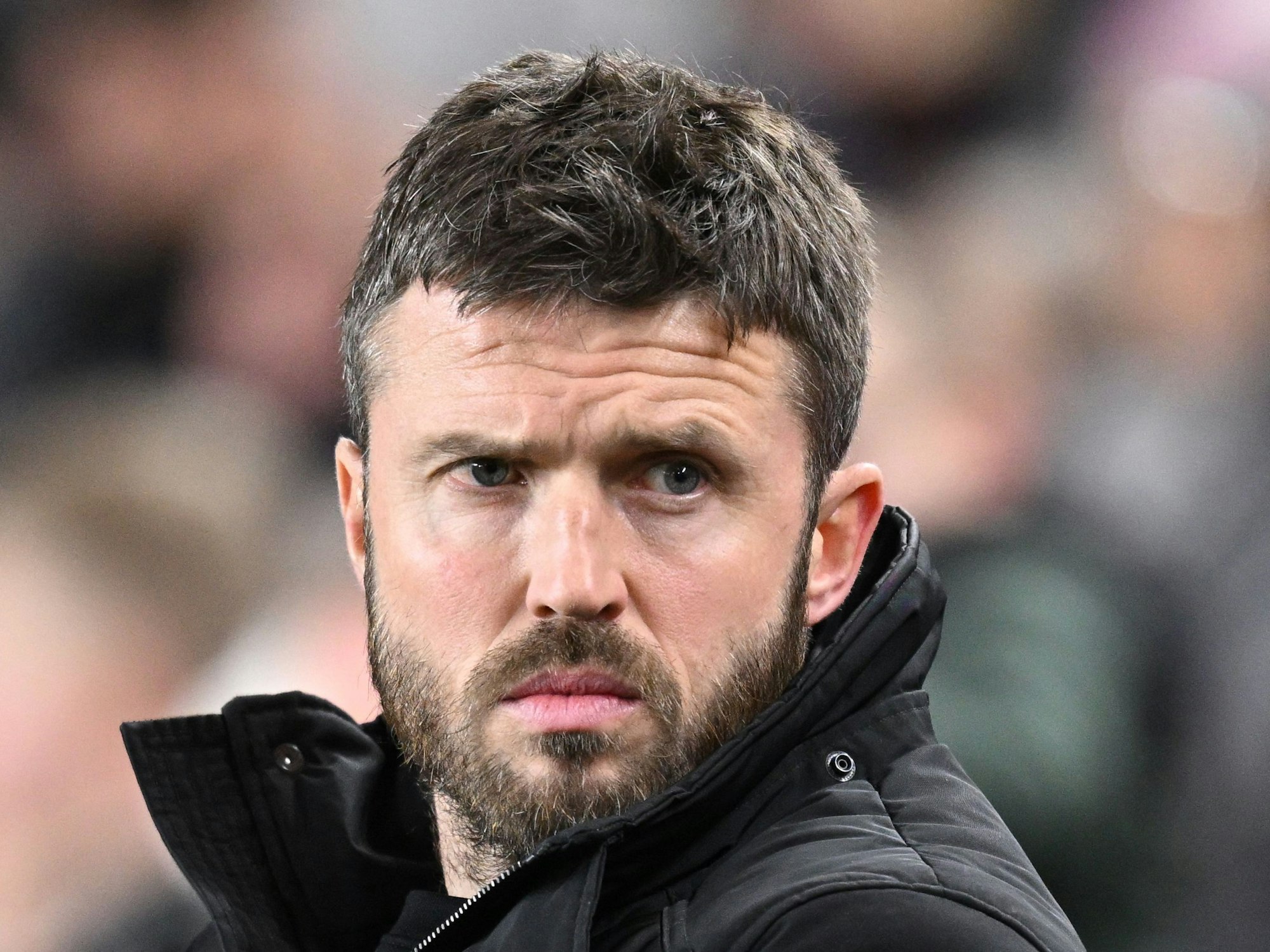 Michael Carrick schaut ernst.