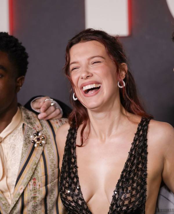 Caleb McLaughlin (l-r), Millie Bobby Brown und Noah Schnapp kommen zu einem FYC-Event für «Stranger Things» im Netflix Tudum Theater in Los Angeles