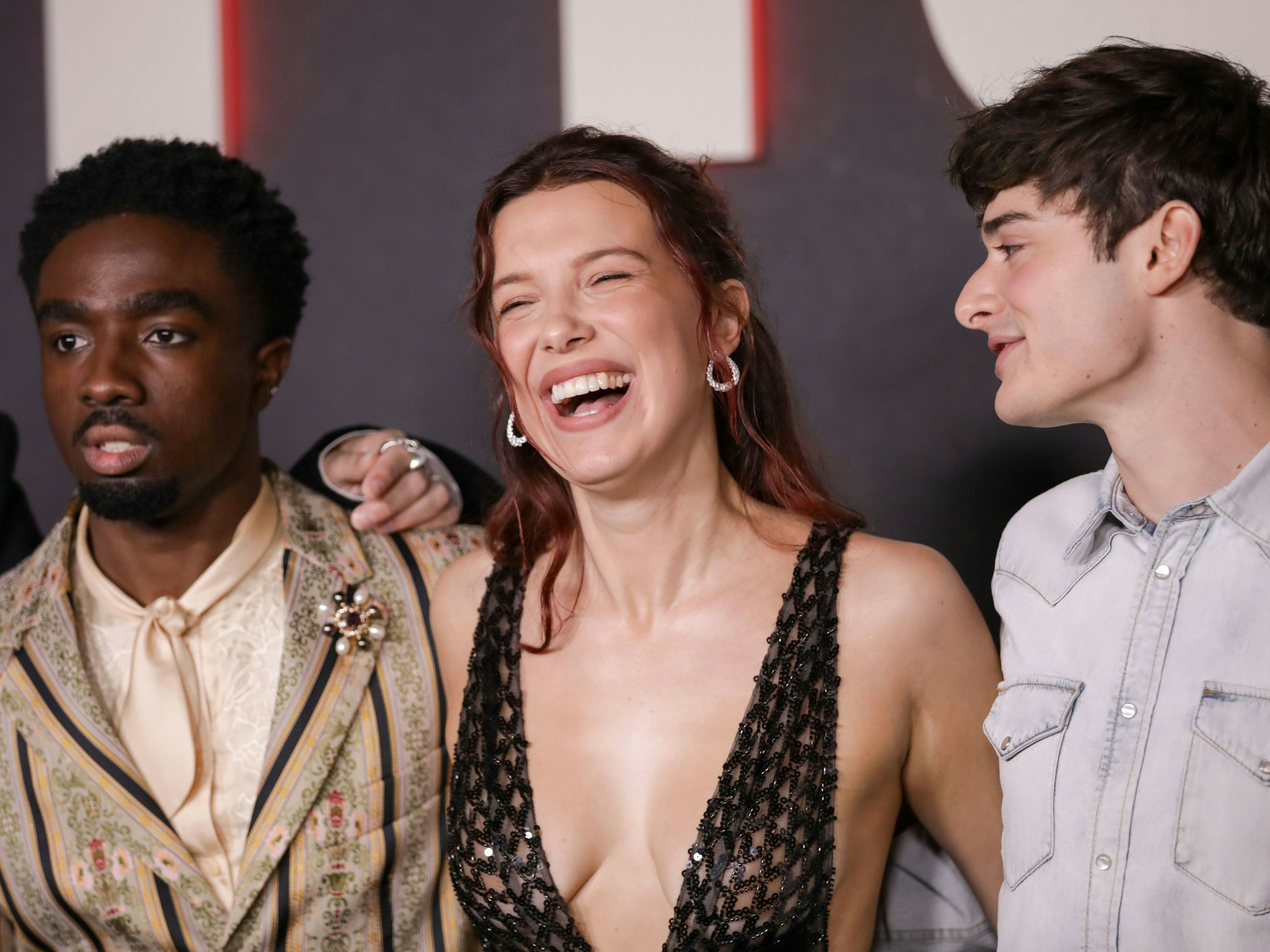 Caleb McLaughlin (l-r), Millie Bobby Brown und Noah Schnapp kommen zu einem FYC-Event für «Stranger Things» im Netflix Tudum Theater in Los Angeles