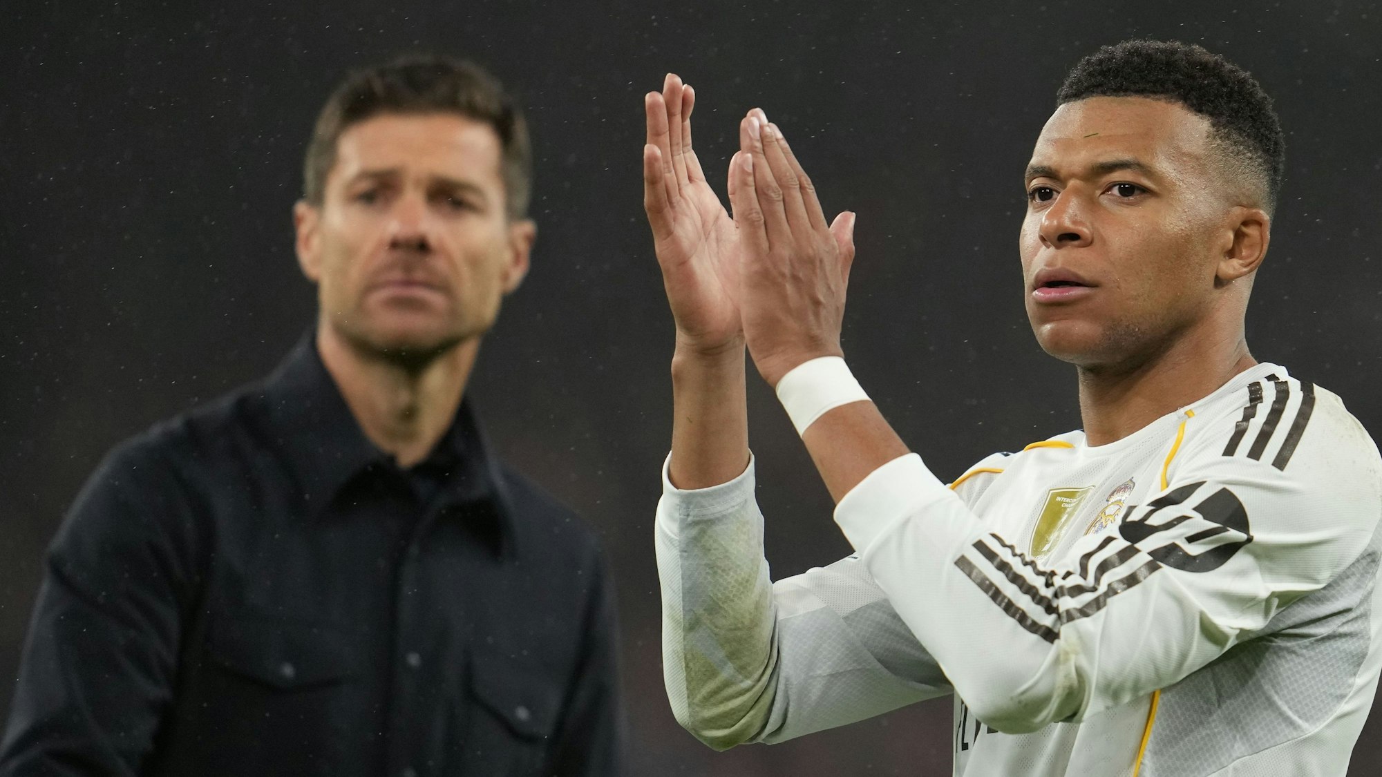 Xabi Alonso und Kylian Mbappe von Real Madrid.