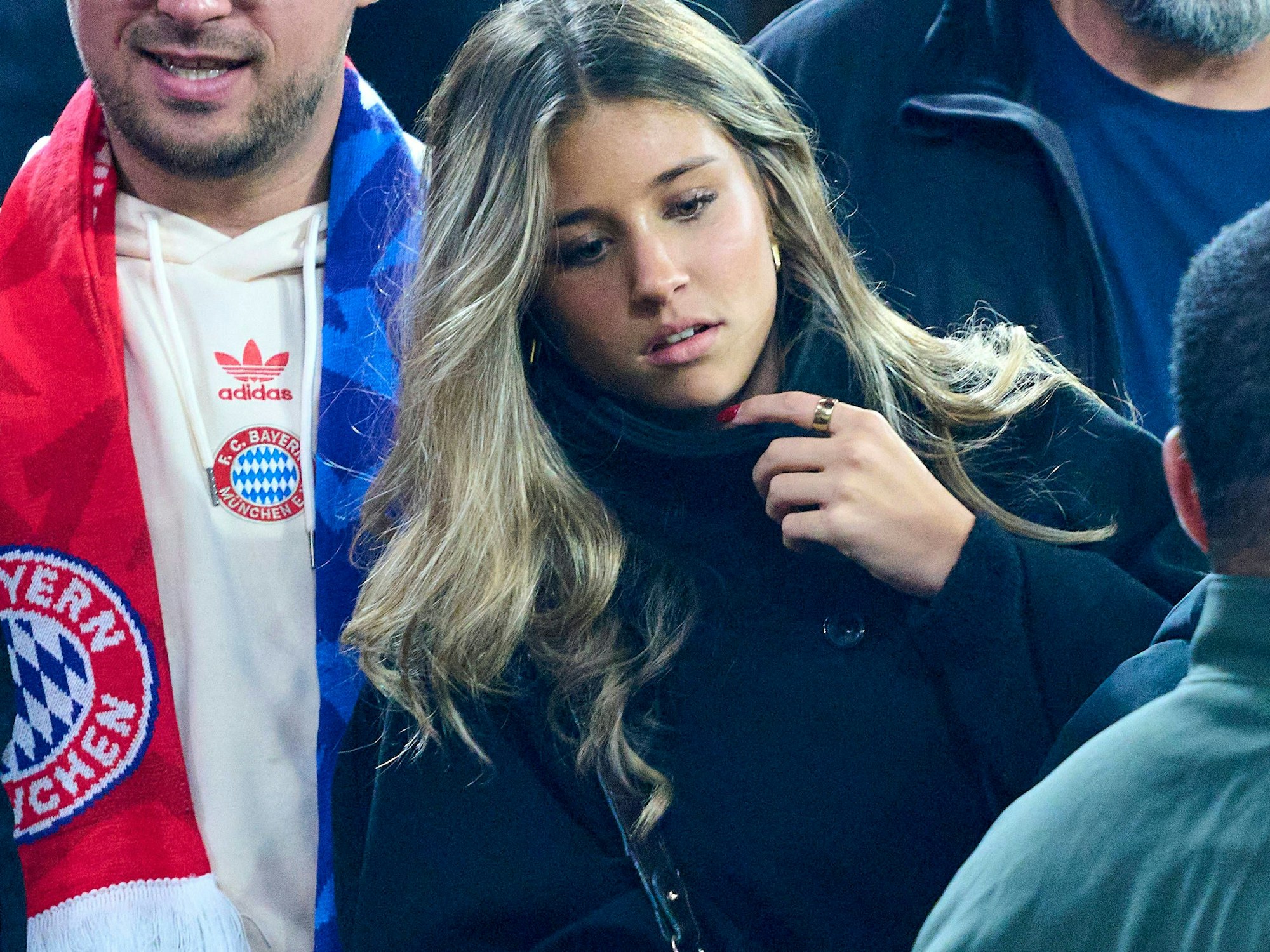 Josie Scholl auf der Tribüne bei einem Bayern-Spiel.