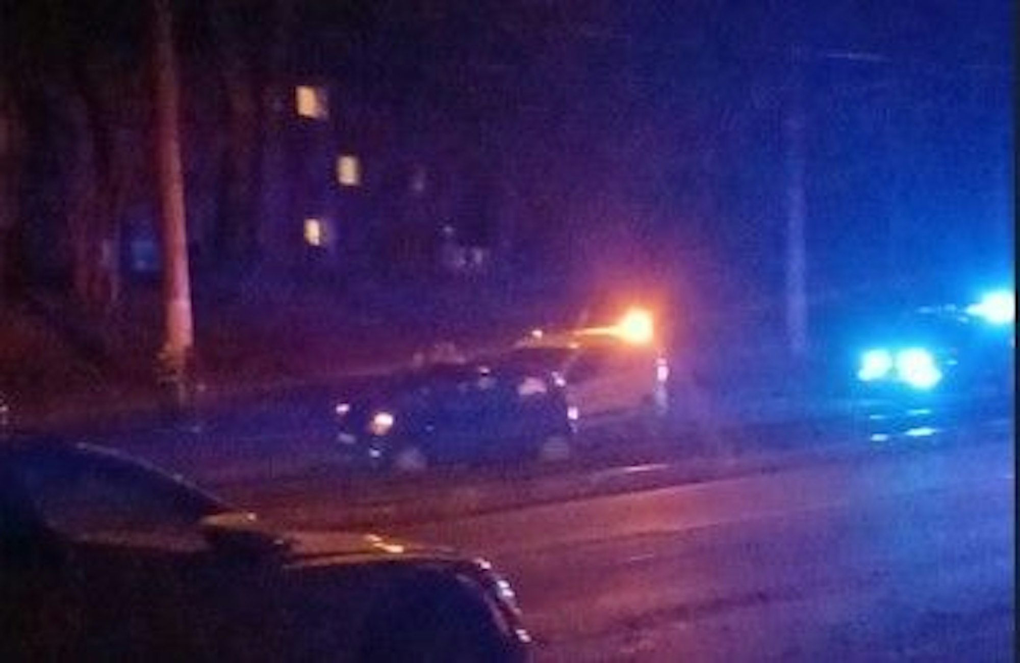 Auf Abwegen war ein Pkw am Dienstagabend in Köln-Mülheim.