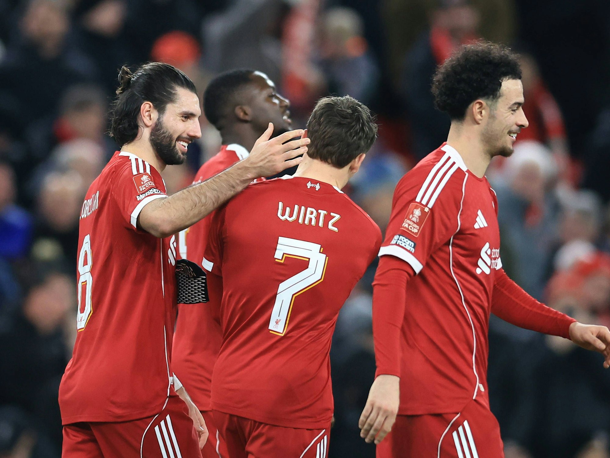 Dominik Szoboszlai und Florian Wirtz jubeln über ein Tor.