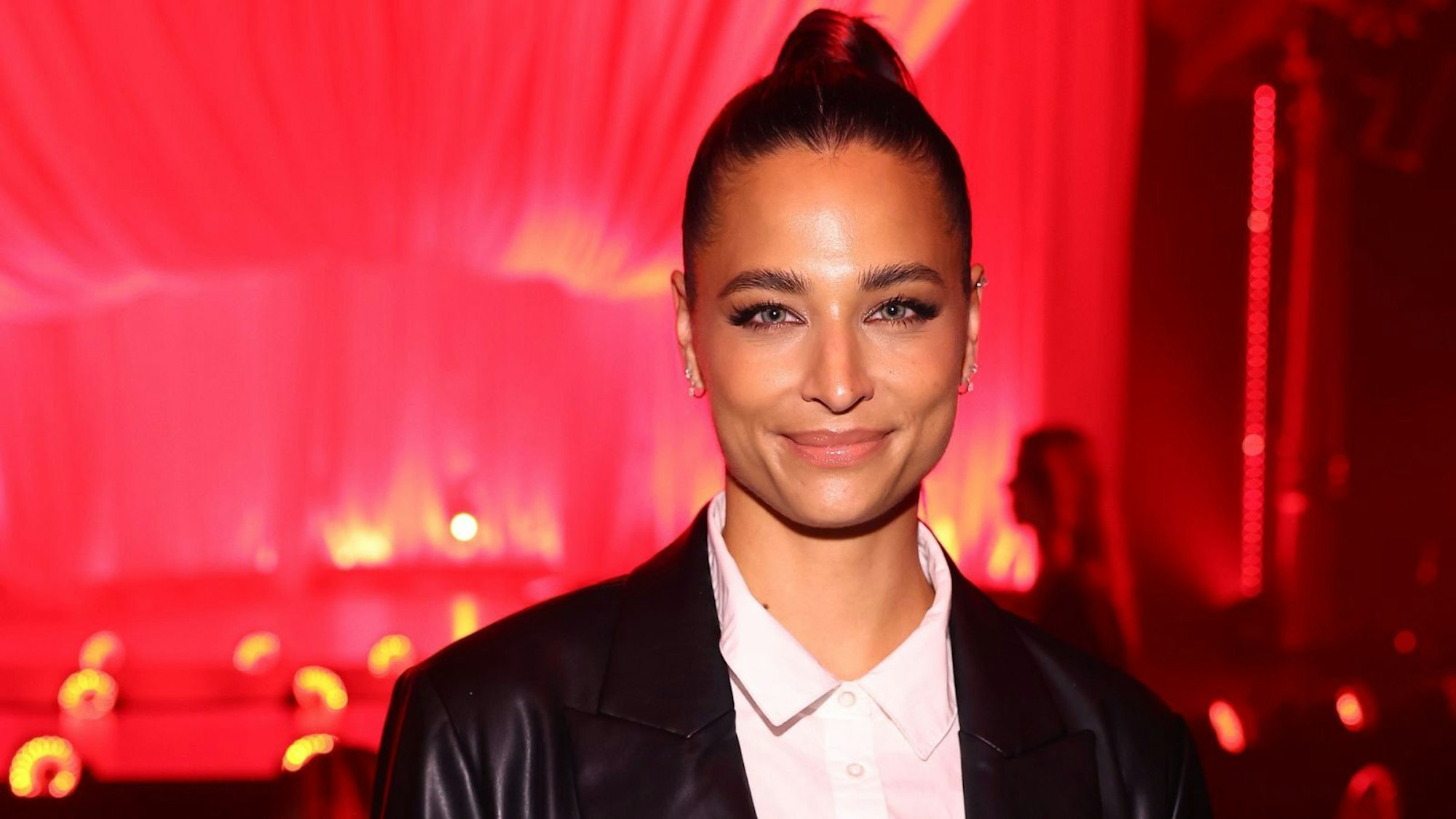 In ihrem Podcast „Iced Macho Latte“ sprach Amira Aly offen darüber, mit welchen Problemen sie während ihrer Schwangerschaften zu kämpfen hatte. (Bild: 2025 Getty Images/Sebastian Reuter)