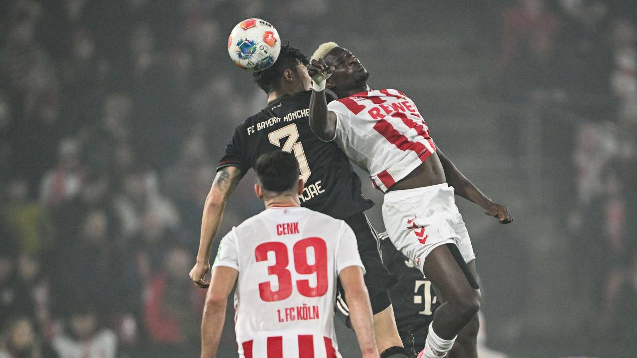 Ragnar Ache im Kopfball-Duell mit Min-Jae Kim.