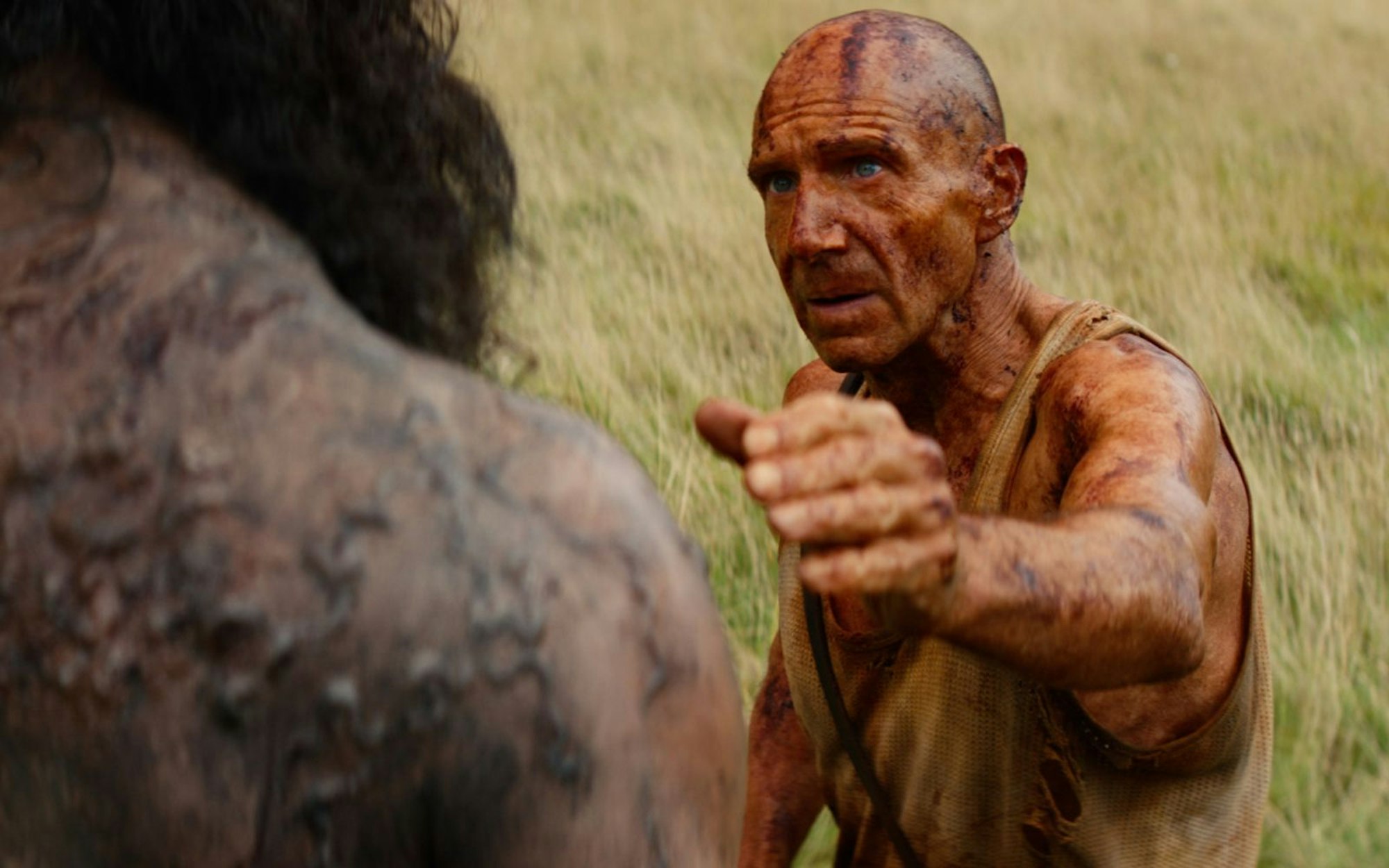 Ian Kelson (Ralph Fiennes) sucht in „28 Years Later: The Bone Temple“ weiterhin eigene Wege, mit dem „Wut-Virus“ umzugehen. (Bild: 2025 CTMG/Sony Pictures)