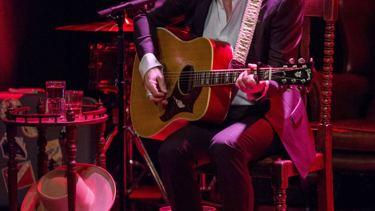 Nach einem nächtlichen Vorfall in Los Angeles ist Kiefer Sutherland (hier 2019 in Köln) von der Polizei festgenommen worden.