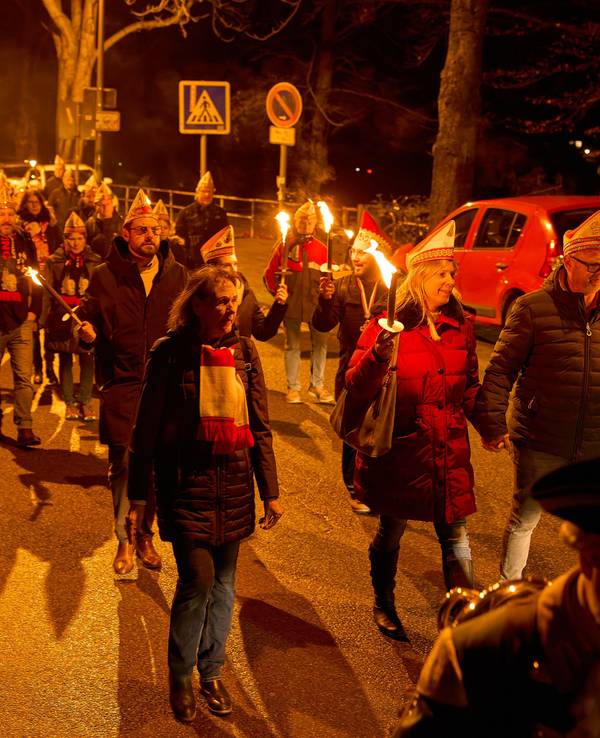 Fackelumzug der Schnüsse Tring durch Ossendorf.