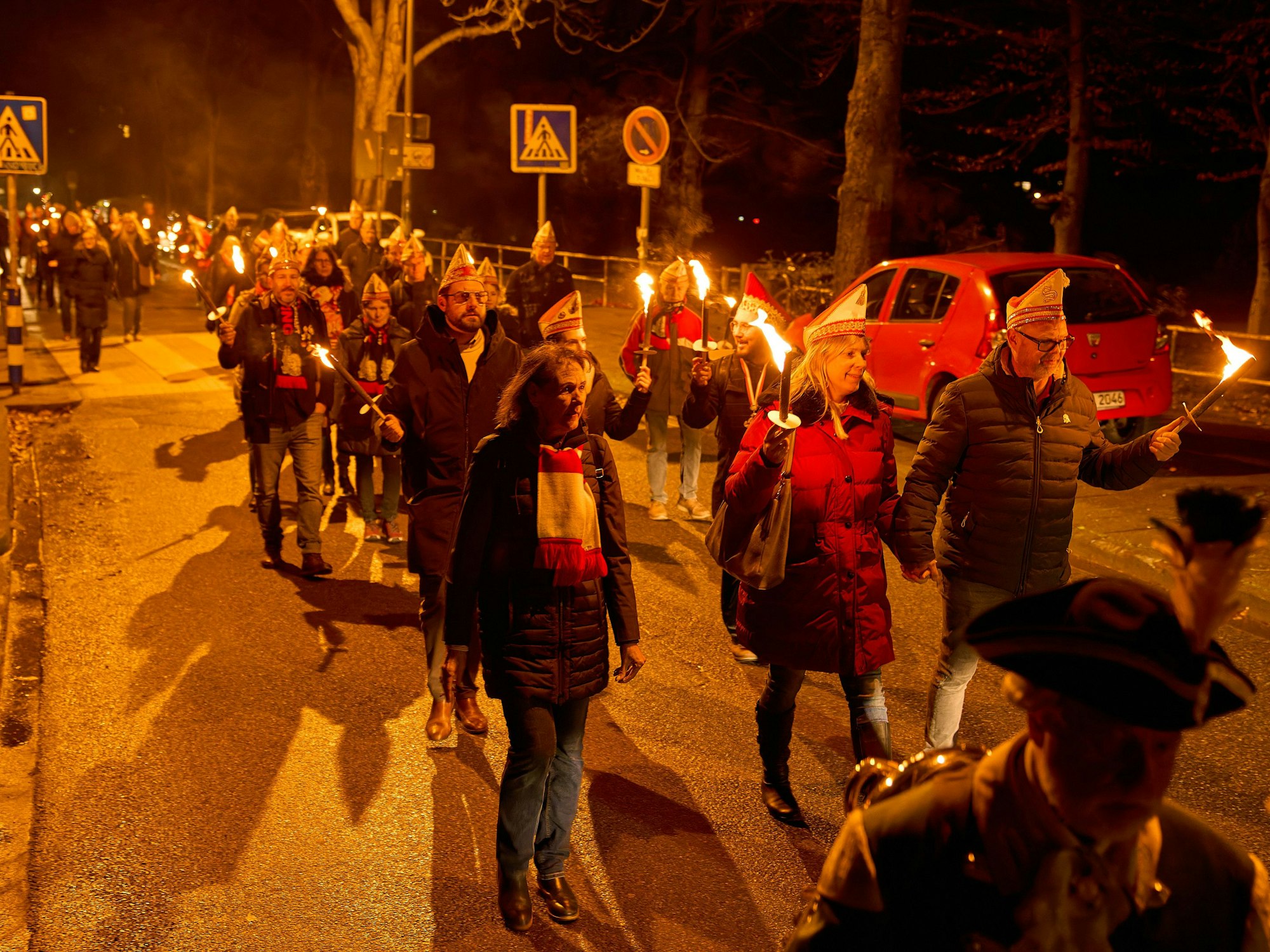 Fackelumzug der Schnüsse Tring durch Ossendorf.