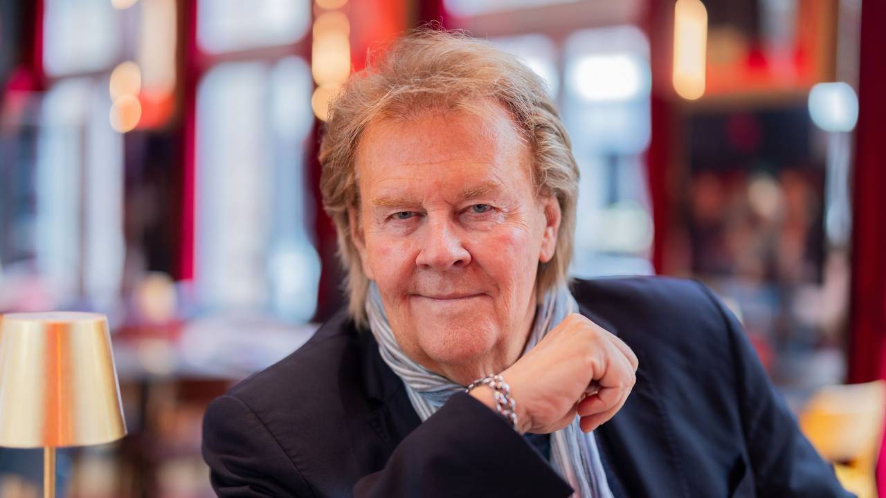 ARCHIV - 22.08.2025, Nordrhein-Westfalen, Düsseldorf: Howard Carpendale, Sänger und Entertainer, aufgenommen im Schlager-Café. (zu dpa: «Carpendale über Krisen, Musik und das Glück mit 80 Jahren») Foto: Rolf Vennenbernd/dpa +++ dpa-Bildfunk +++