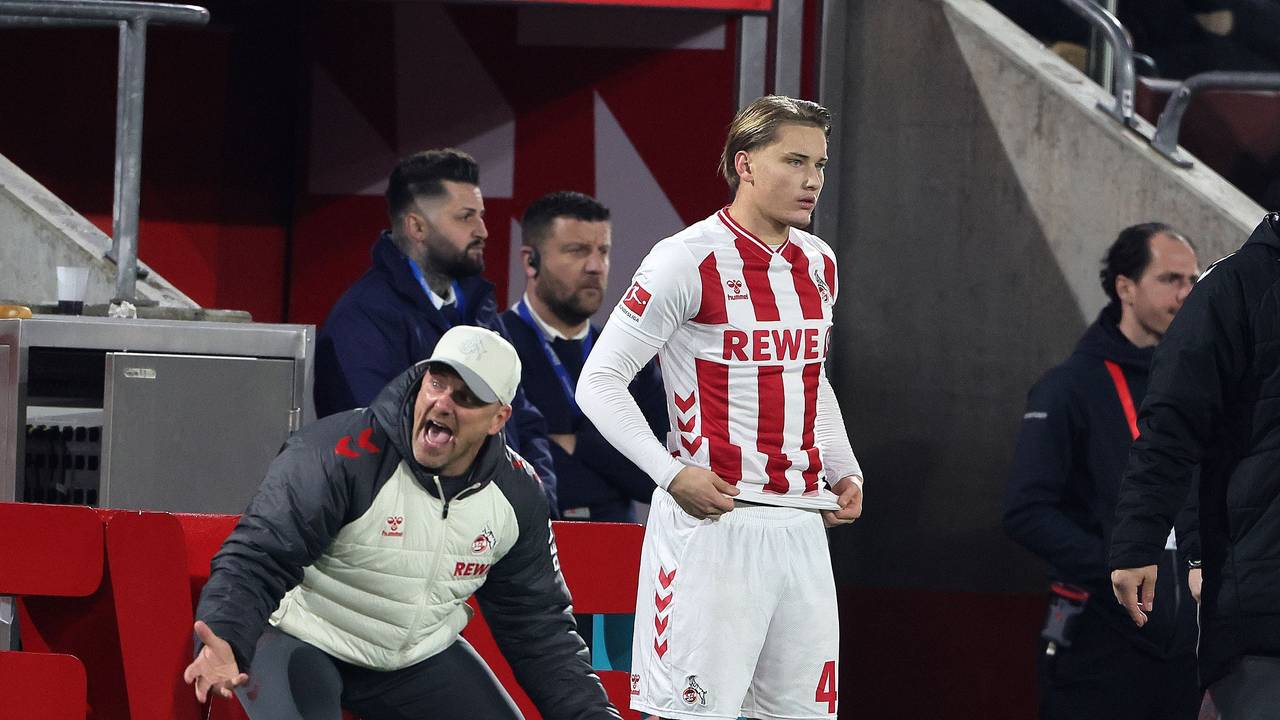 Lukas Kwasniok unter Feuer, hier schickt er Fynn Schenten (1. FC Köln) ins Spiel gegen den FC Bayern München.
