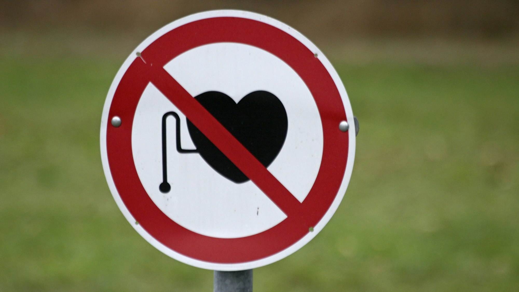 Warnschild für Personen mit Herzschrittmacher