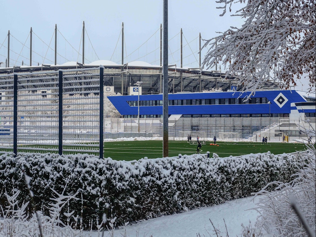 Das Volksparkstadion im Schnee.