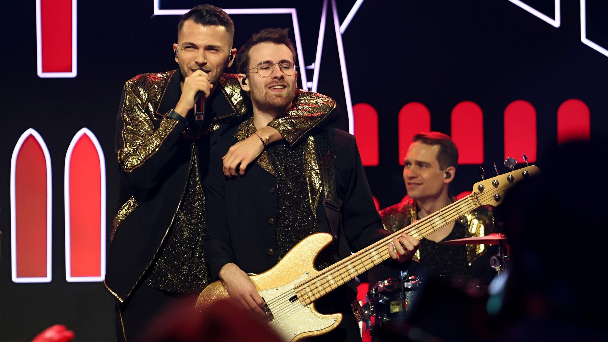 Die Band Scharmöör beim Auftritt auf der Bühne.