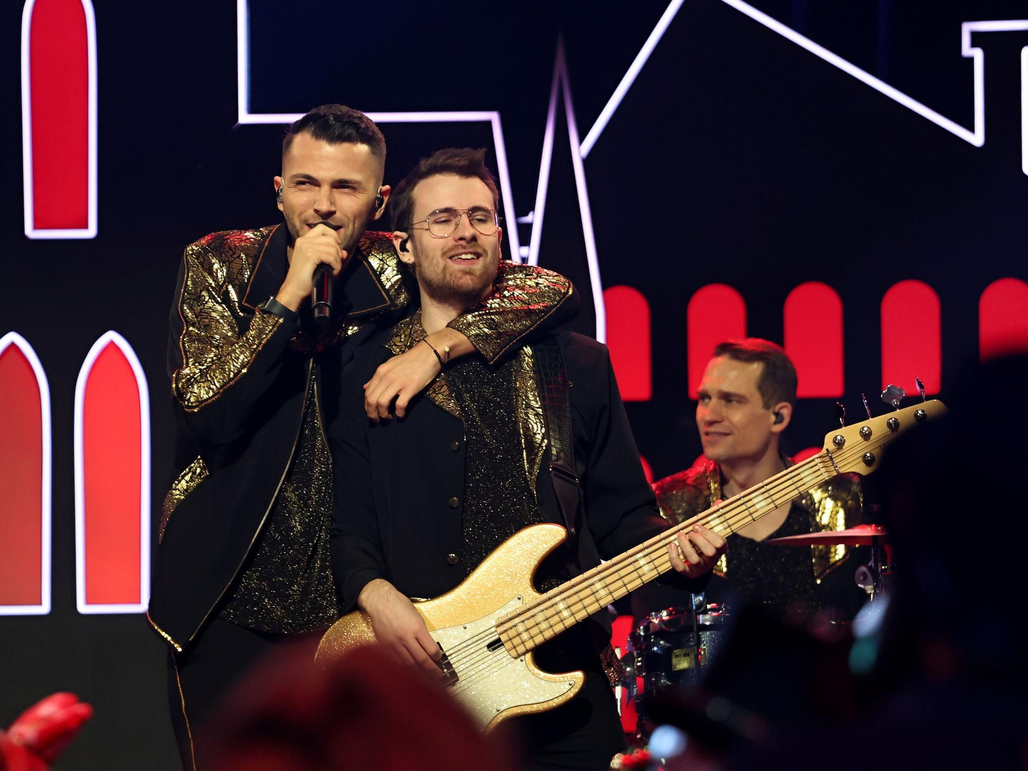 Die Band Scharmöör beim Auftritt auf der Bühne.
