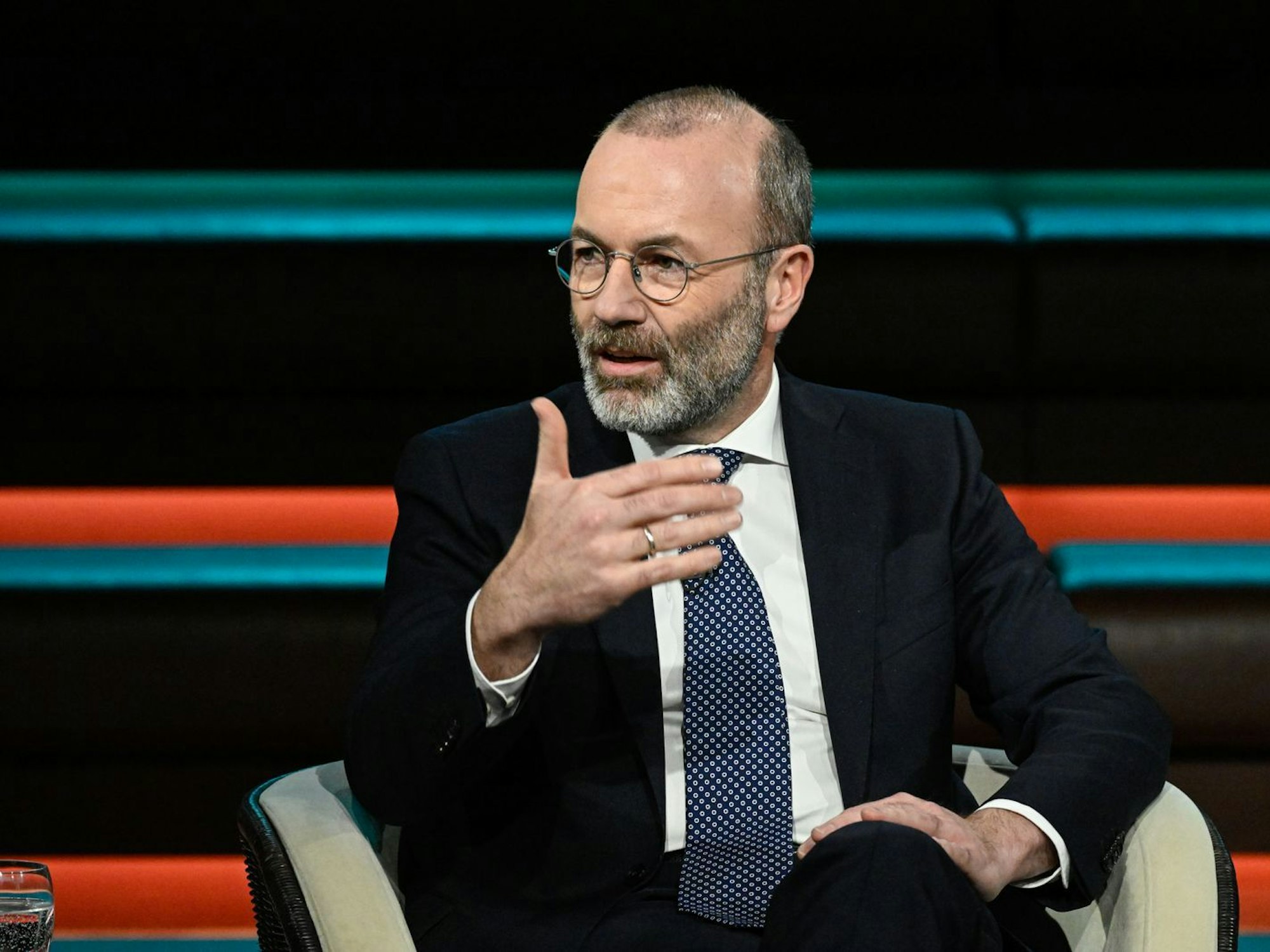 Europapolitiker Manfred Weber ist „sehr dafür“, Soldaten nach Grönland zu schicken: „Das ist unsere Sicherheit, die dort gesichert wird und deswegen müssen wir dort gemeinsam Verantwortung übernehmen.“ (Bild: ZDF / Markus Hertrich)