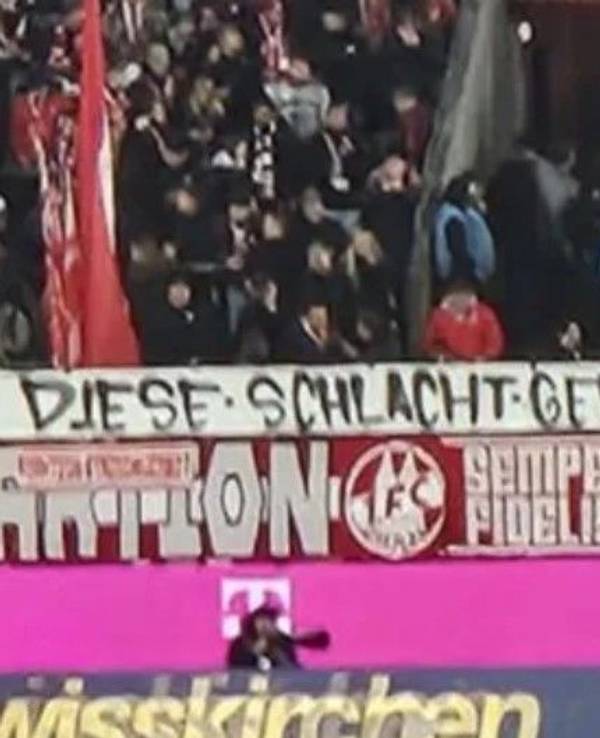 Die FC-Fans machten ihrem erkrankten Freund mit einem Banner beim Spiel gegen Bayern München Mut.