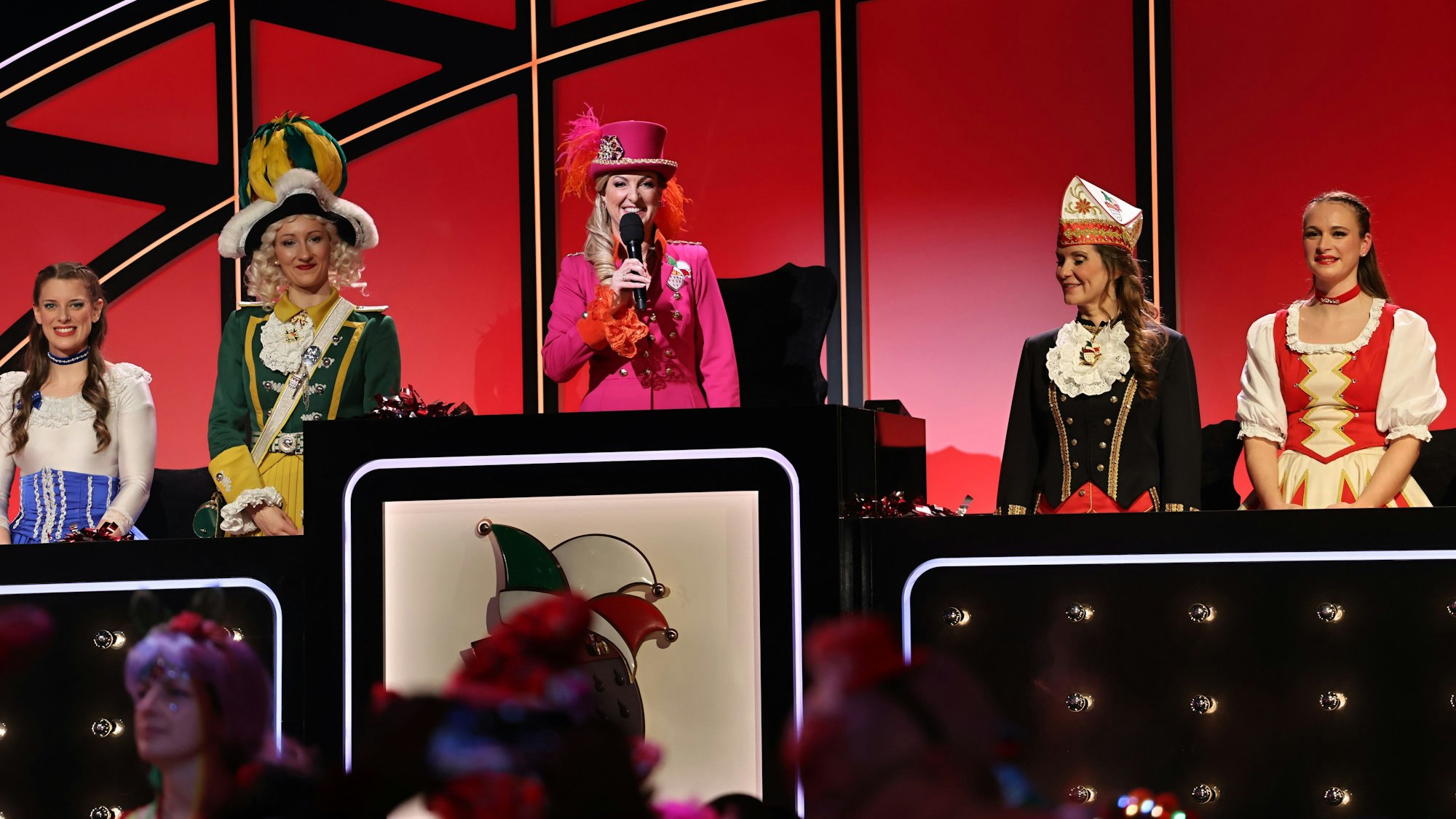 Tanja Wolters mit dem Elferrat der ZDF-Sitzung.