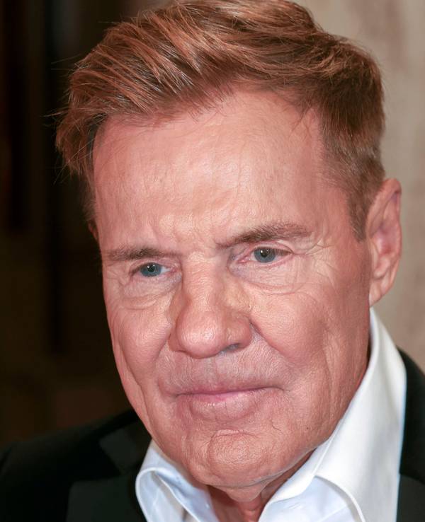 Dieter Bohlen blickt nachdenklich.