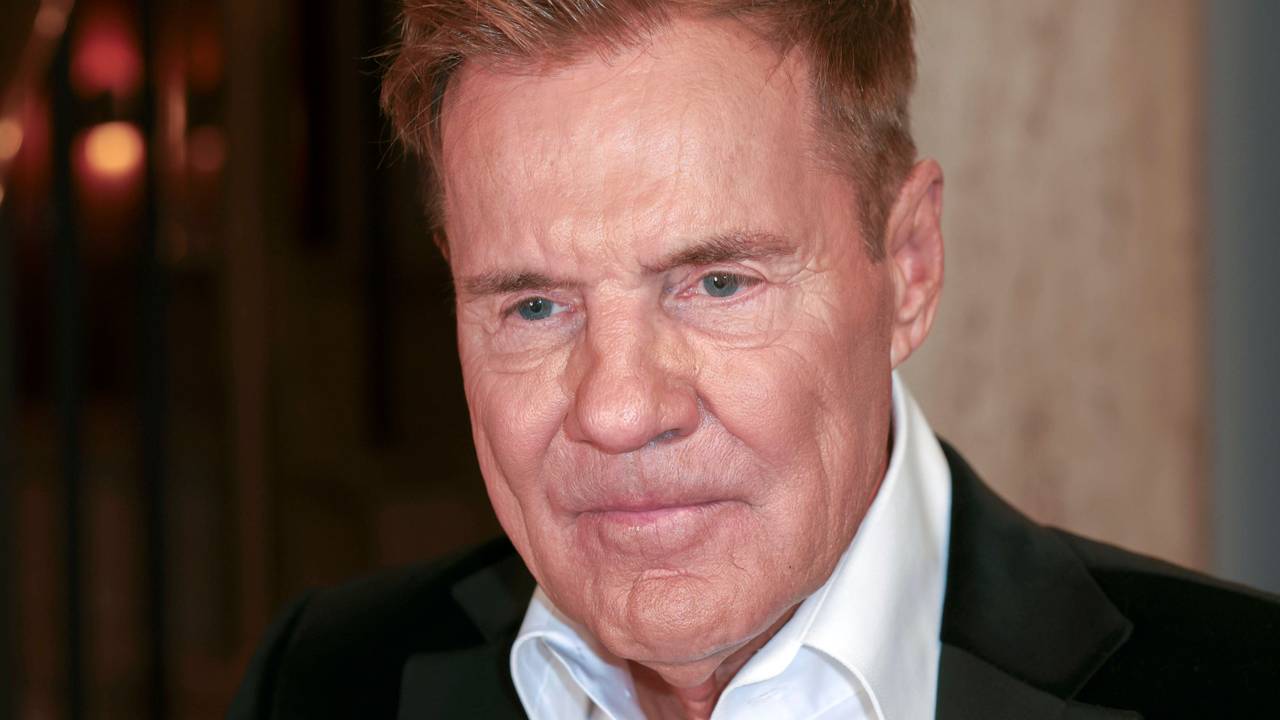Dieter Bohlen blickt nachdenklich.