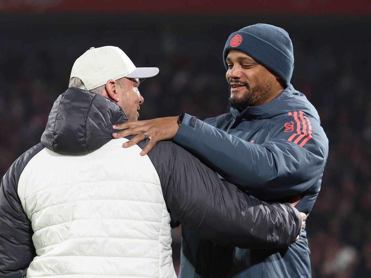 Lukas Kwasniok und Vincent Kompany begrüßen sich herzlich.