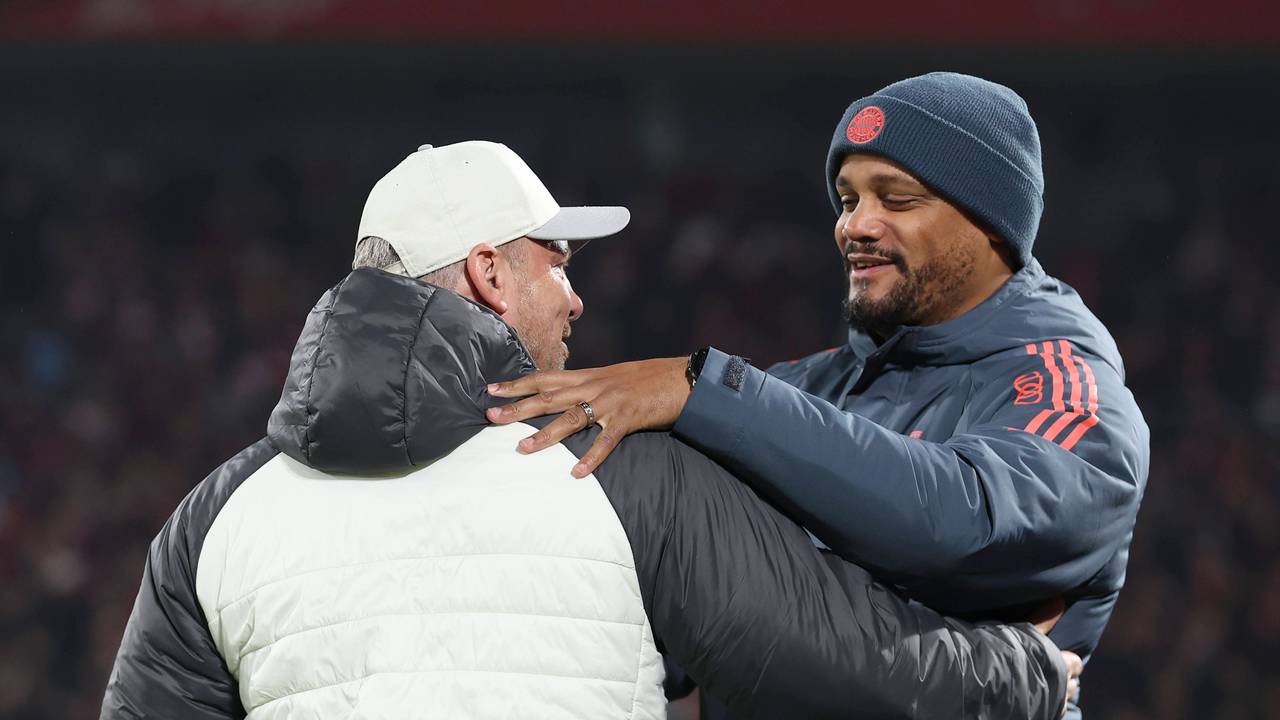 Lukas Kwasniok und Vincent Kompany begrüßen sich herzlich.