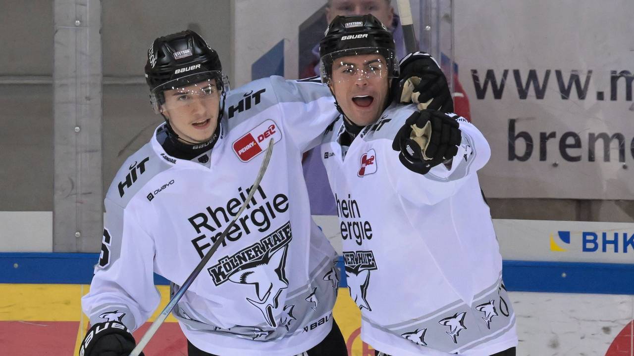 Maxi Kammerer und Kevin Niedenz jubeln gemeinsam.