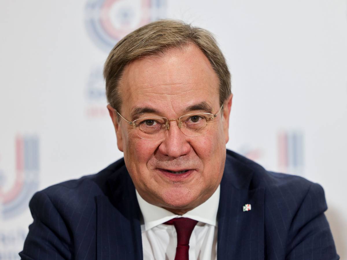 Armin Laschet (CDU), früherer Ministerpräsident des Landes Nordrhein-Westfalen, schaut in die Kamera
