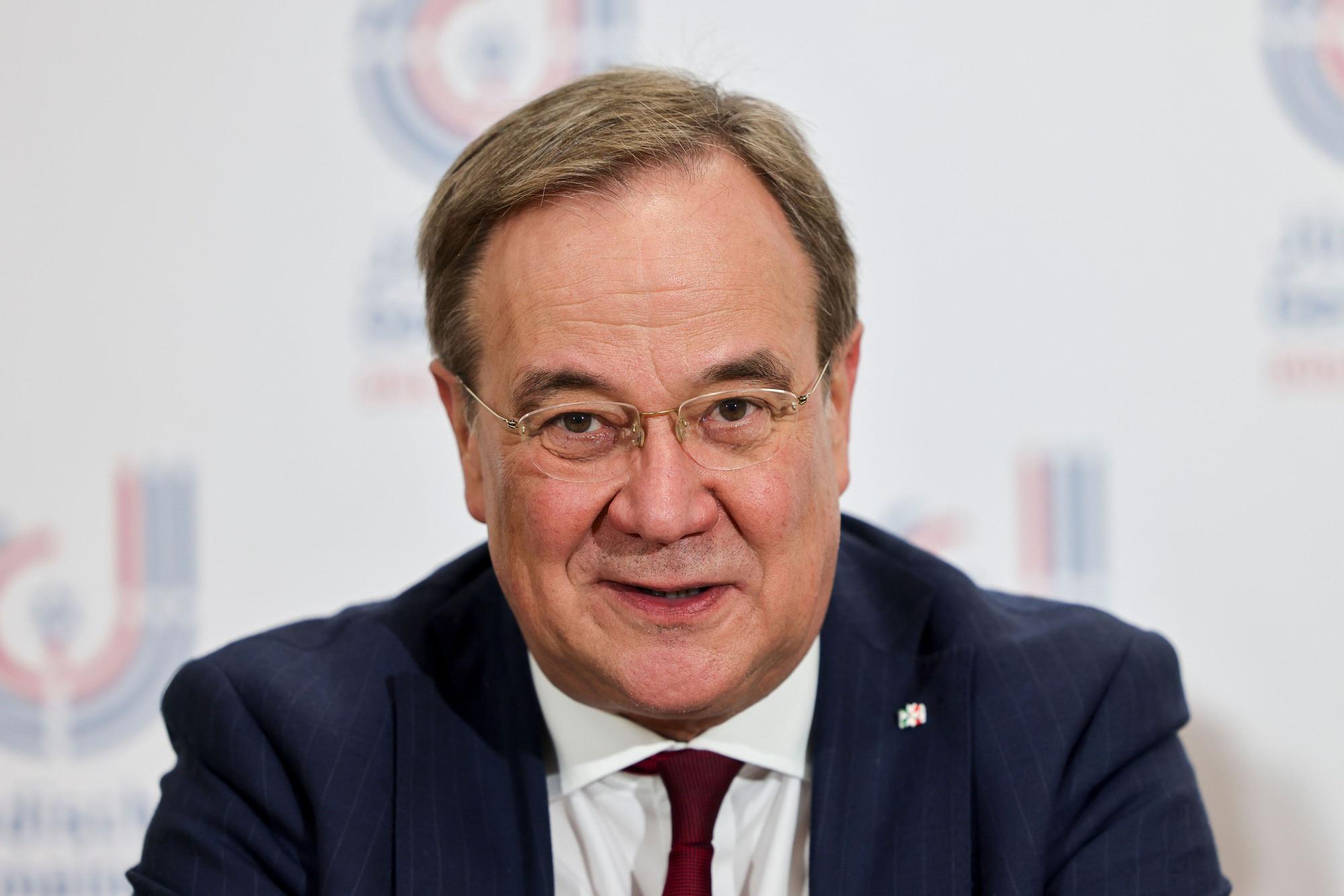 Armin Laschet (CDU), früherer Ministerpräsident des Landes Nordrhein-Westfalen, schaut in die Kamera