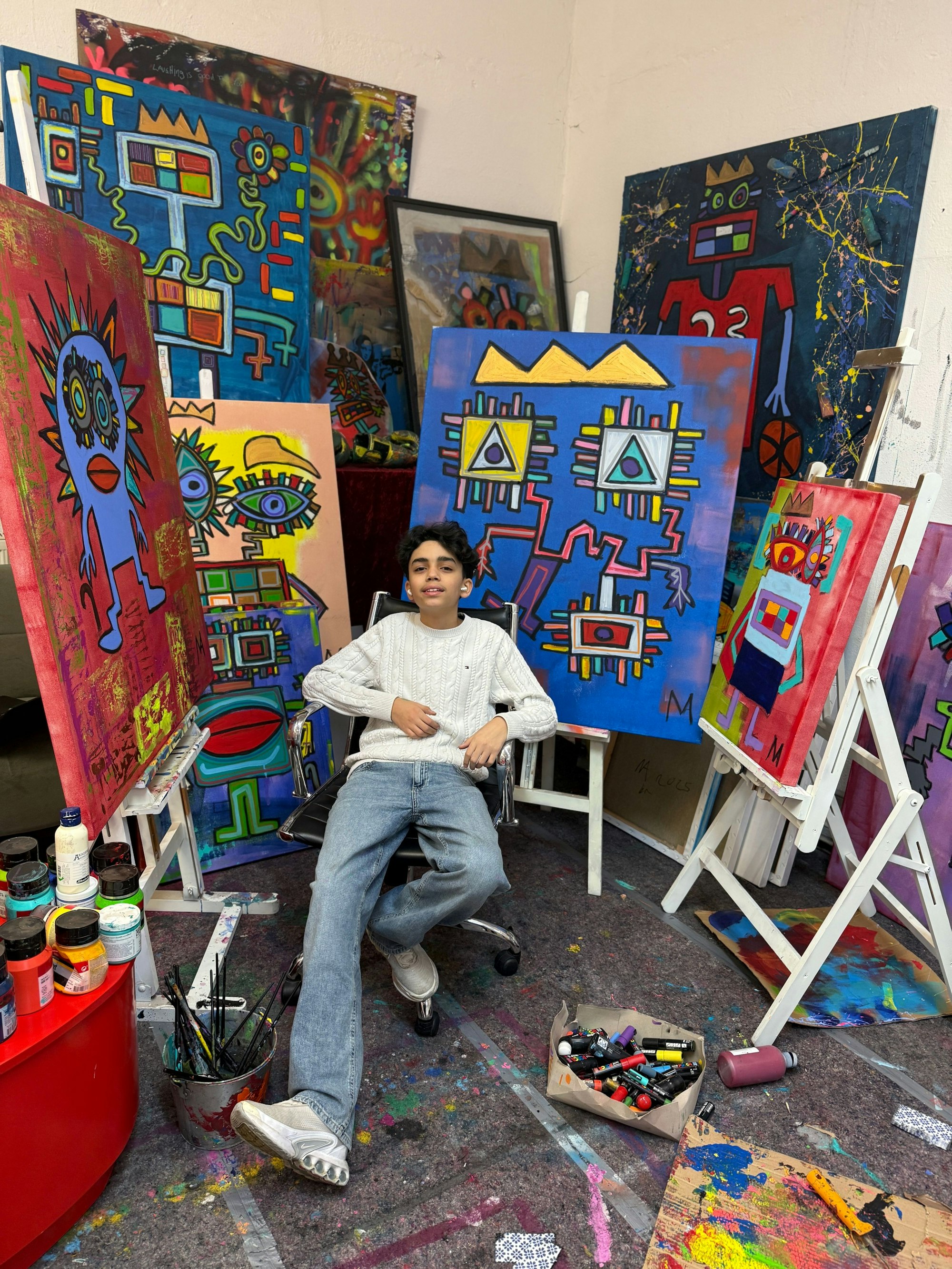 Die Jubiläumsausstellung „The First Decade – 10 Years of Art by Mikail Akar“ in Köln-Ehrenfeld ist gestartet.